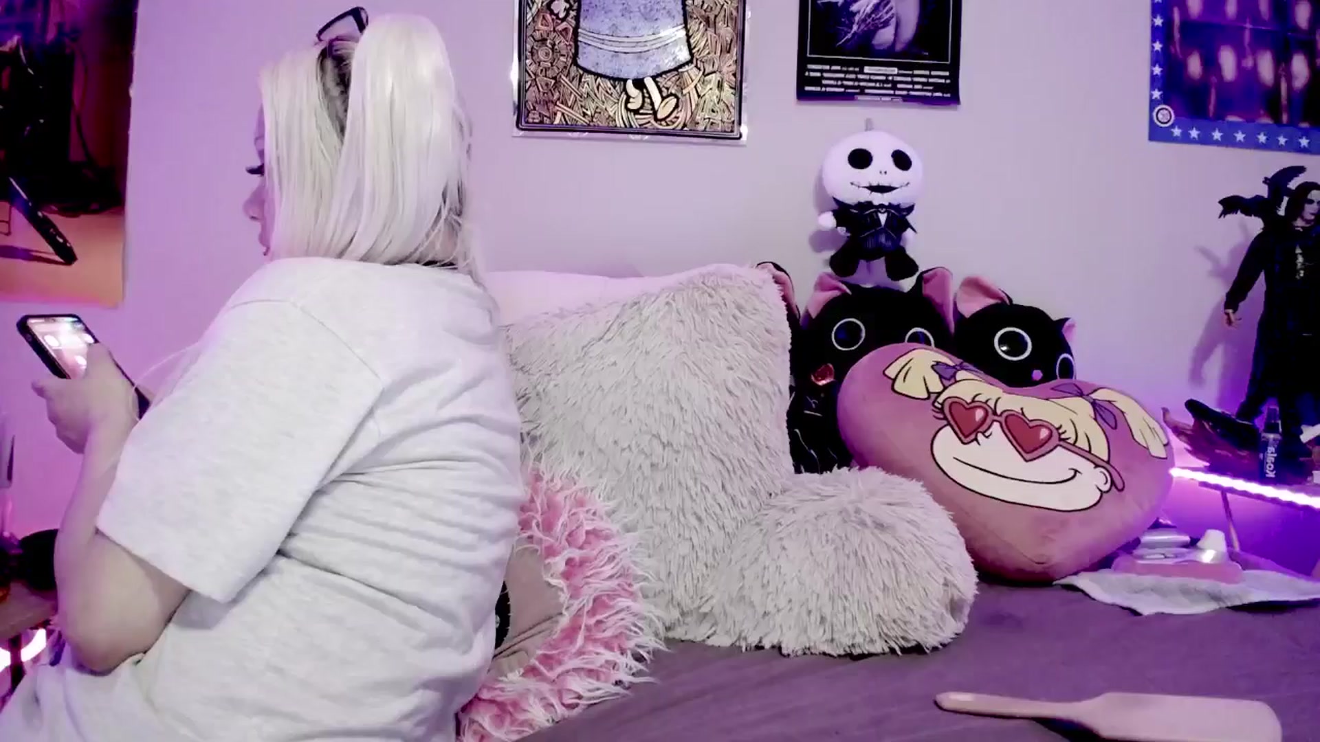 Gallery image thumbnail from DeVille's myfreecams stream on, 06/08/2024, 21:17 image 20 of 20
