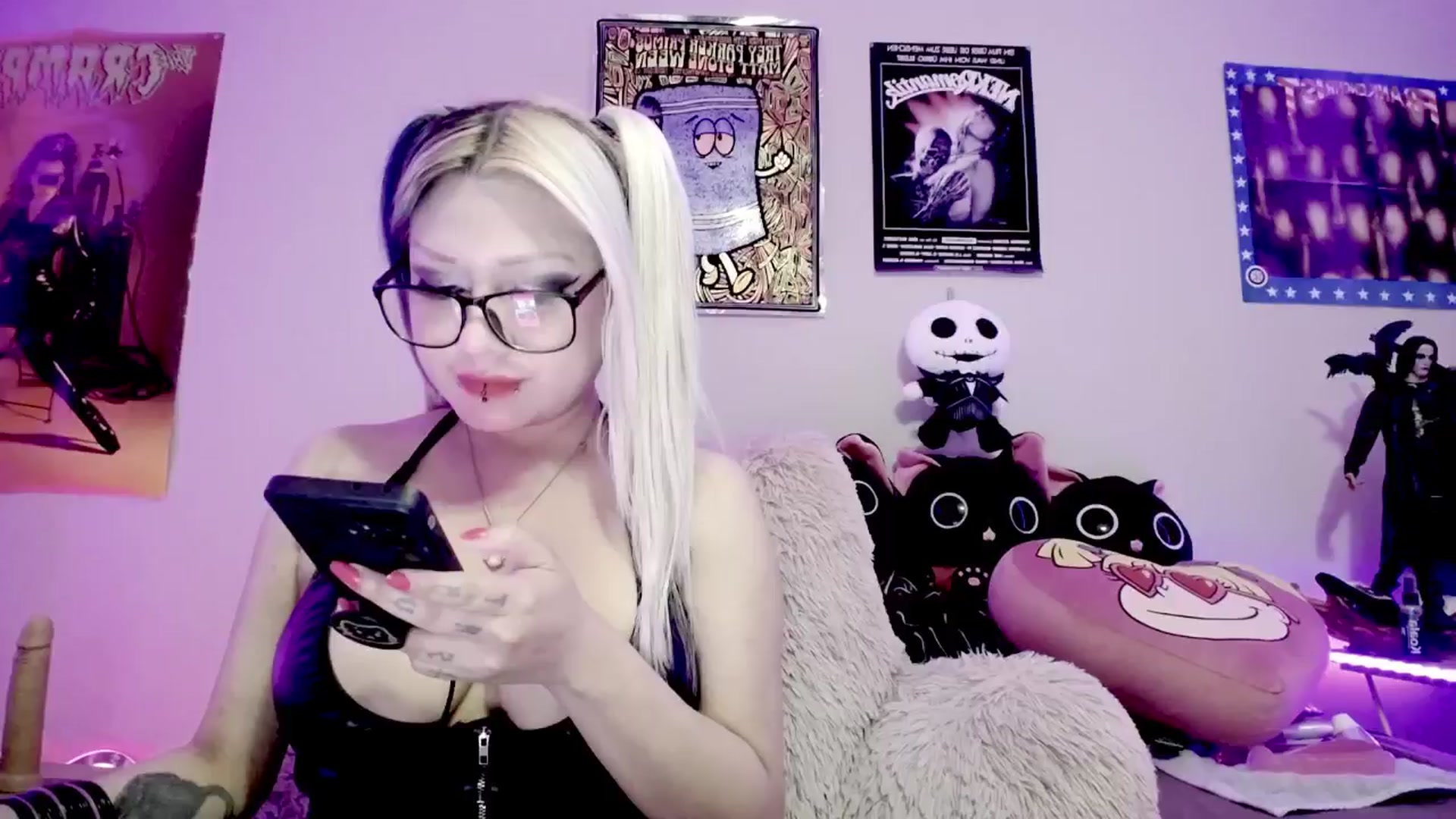 Gallery image thumbnail from DeVille's myfreecams stream on, 06/09/2024, 17:11 image 10 of 20