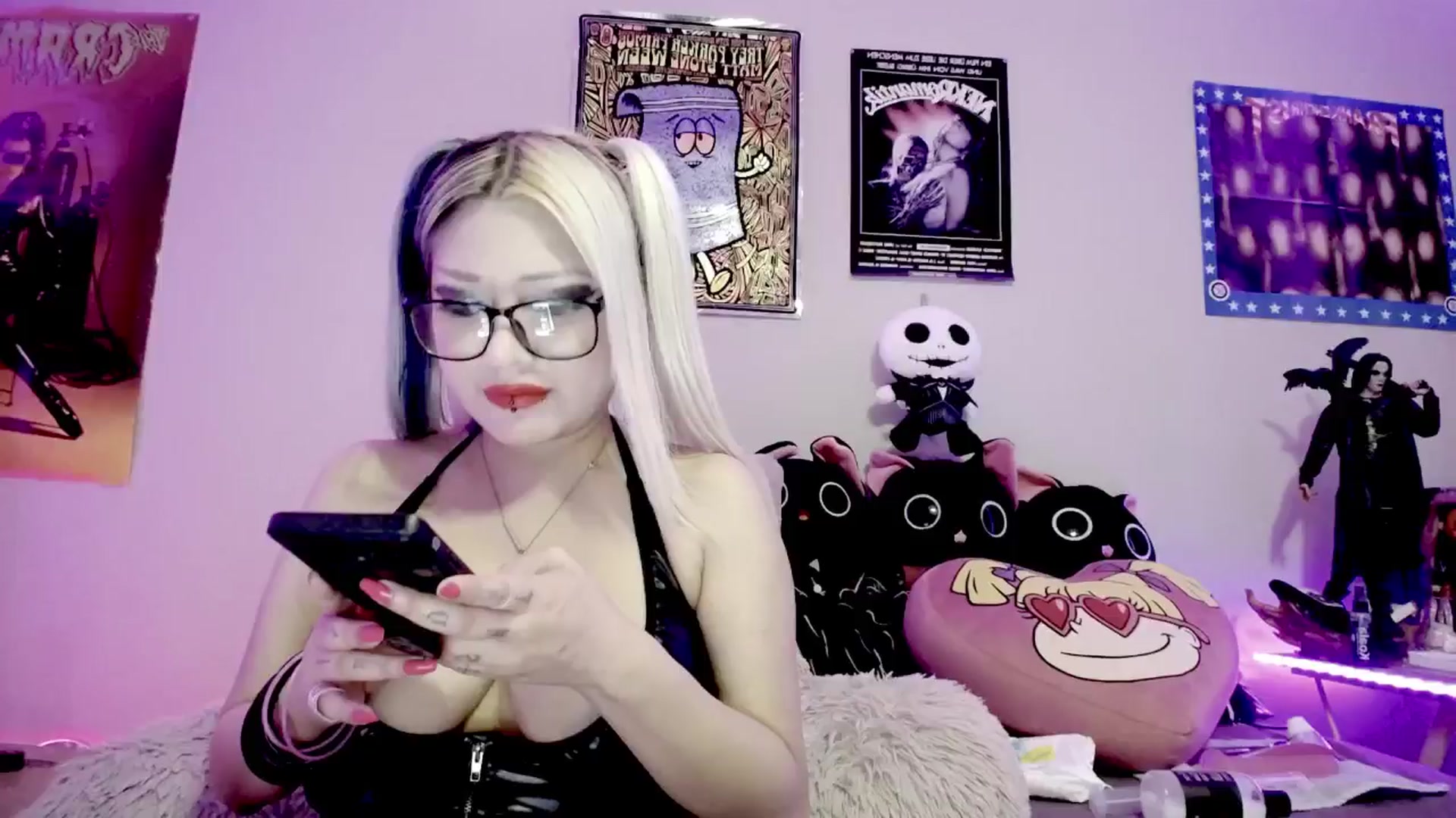 Gallery image thumbnail from DeVille's myfreecams stream on, 06/09/2024, 21:18 image 13 of 20