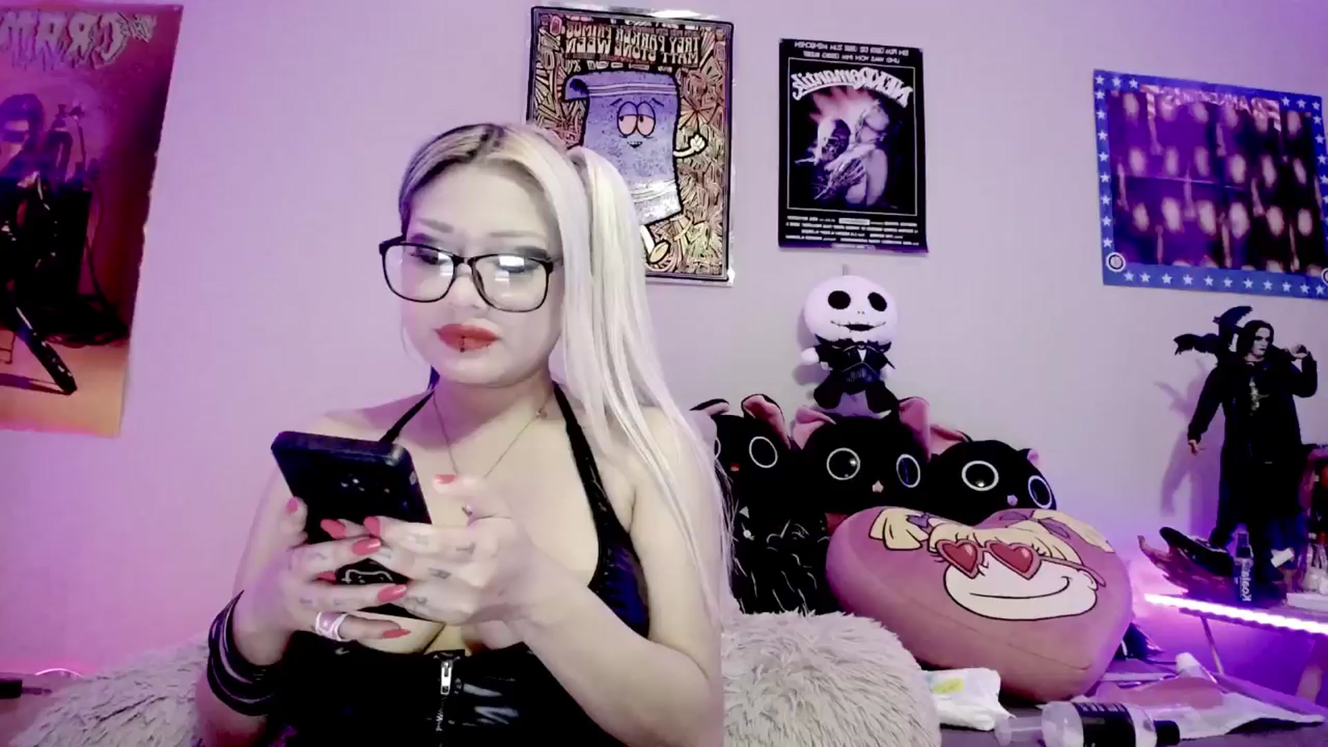 Gallery image thumbnail from DeVille's myfreecams stream on, 06/09/2024, 21:18 image 20 of 20