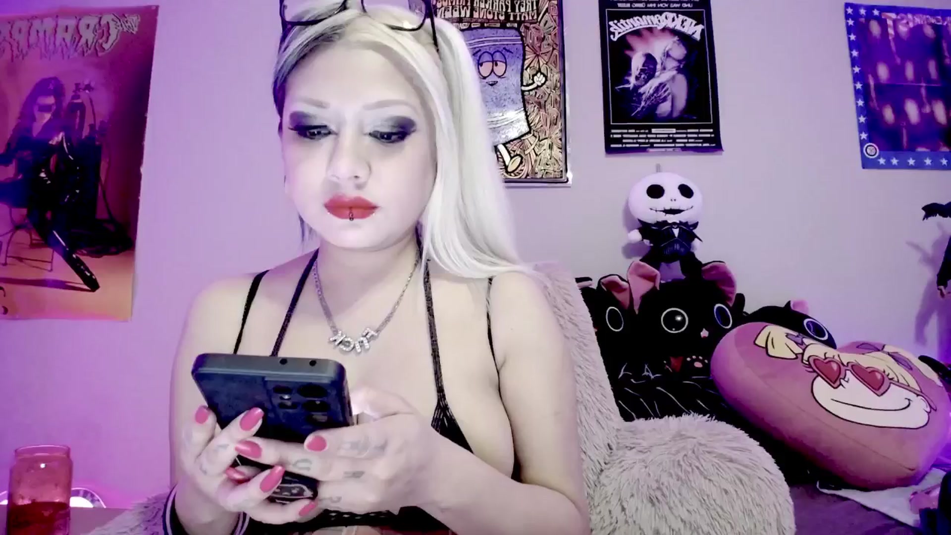 Gallery image thumbnail from DeVille's myfreecams stream on, 06/21/2024, 22:28 image 7 of 20