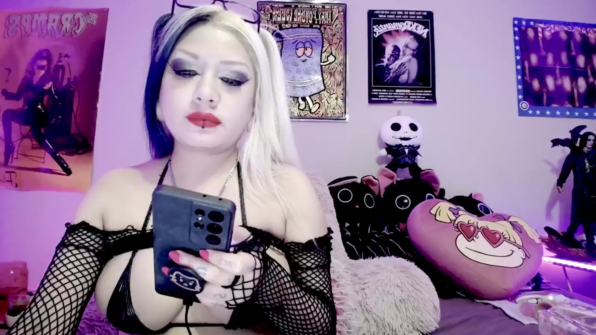 Gallery image thumbnail from DeVille's myfreecams stream on, 06/22/2024, 22:11 image 10 of 20
