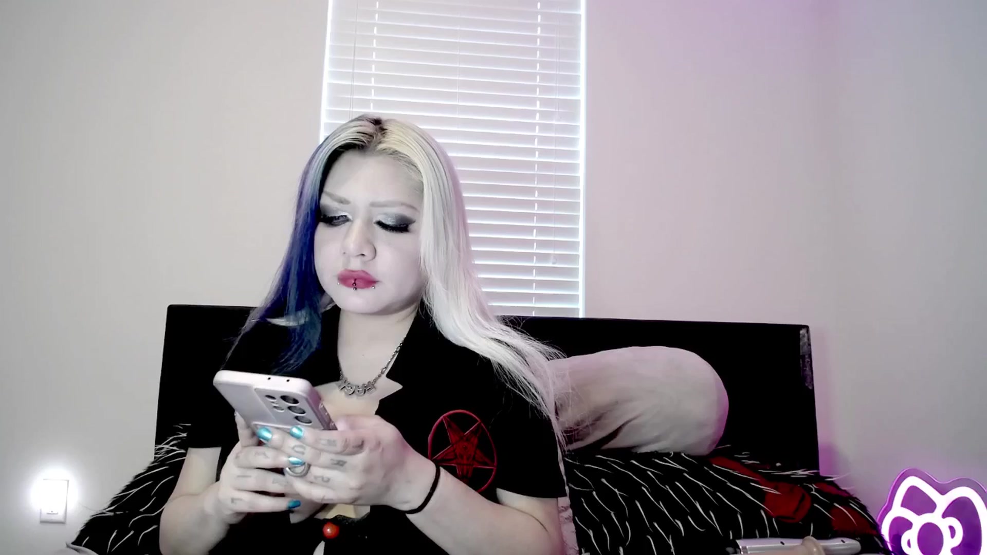 Gallery image thumbnail from DeVille's myfreecams stream on, 11/03/2025, 15:19 image 18 of 20
