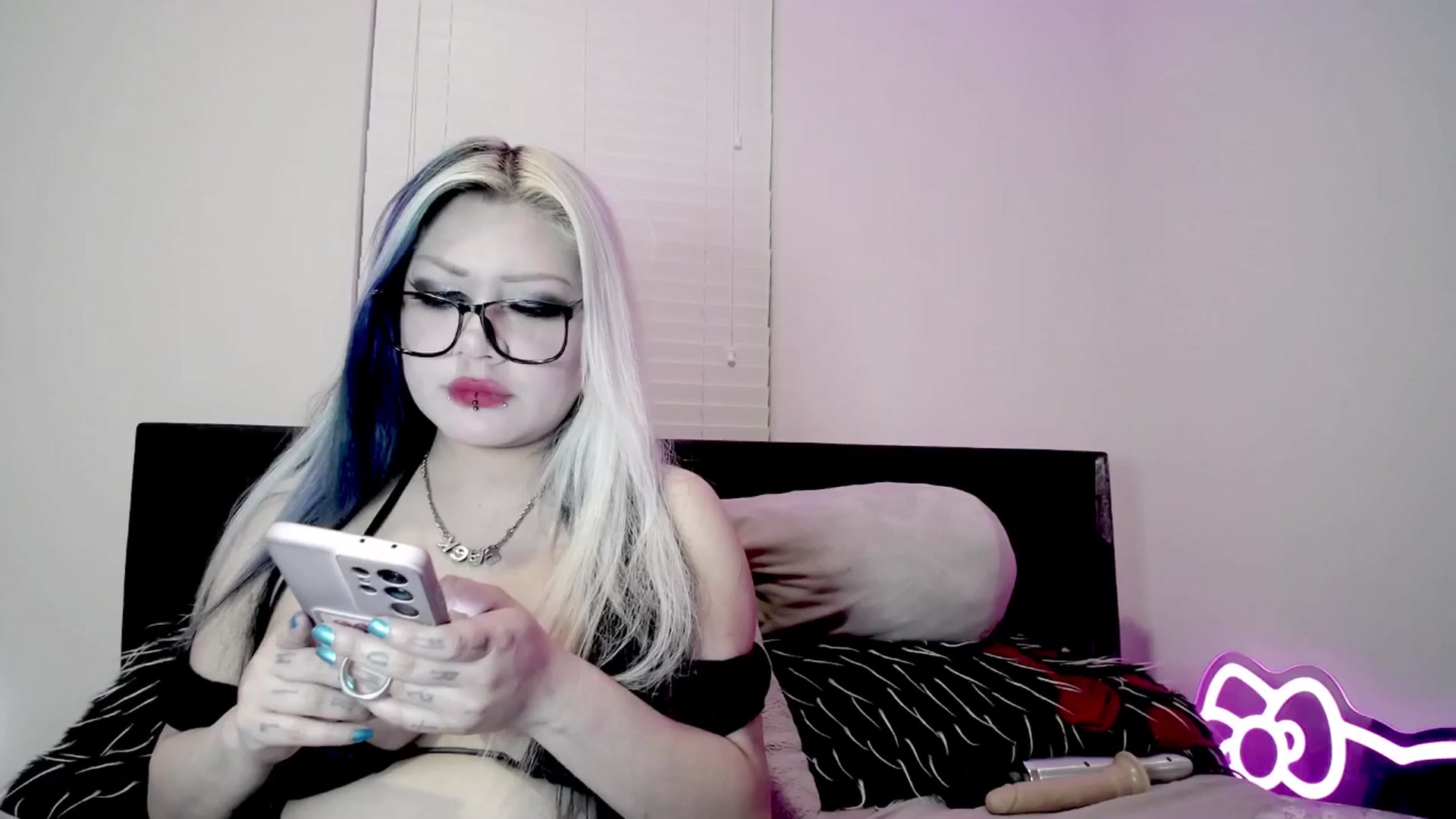 Gallery image thumbnail from DeVille's myfreecams stream on, 11/03/2025, 22:58 image 20 of 20
