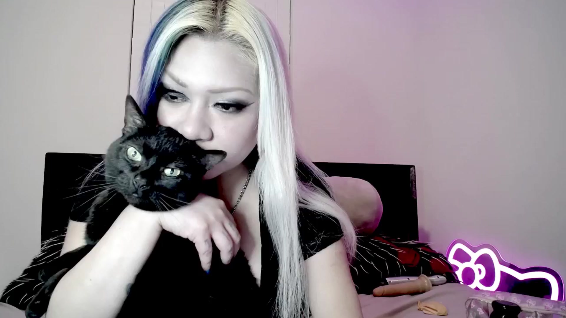 Gallery image thumbnail from DeVille's myfreecams stream on, 11/03/2025, 23:31 image 7 of 20