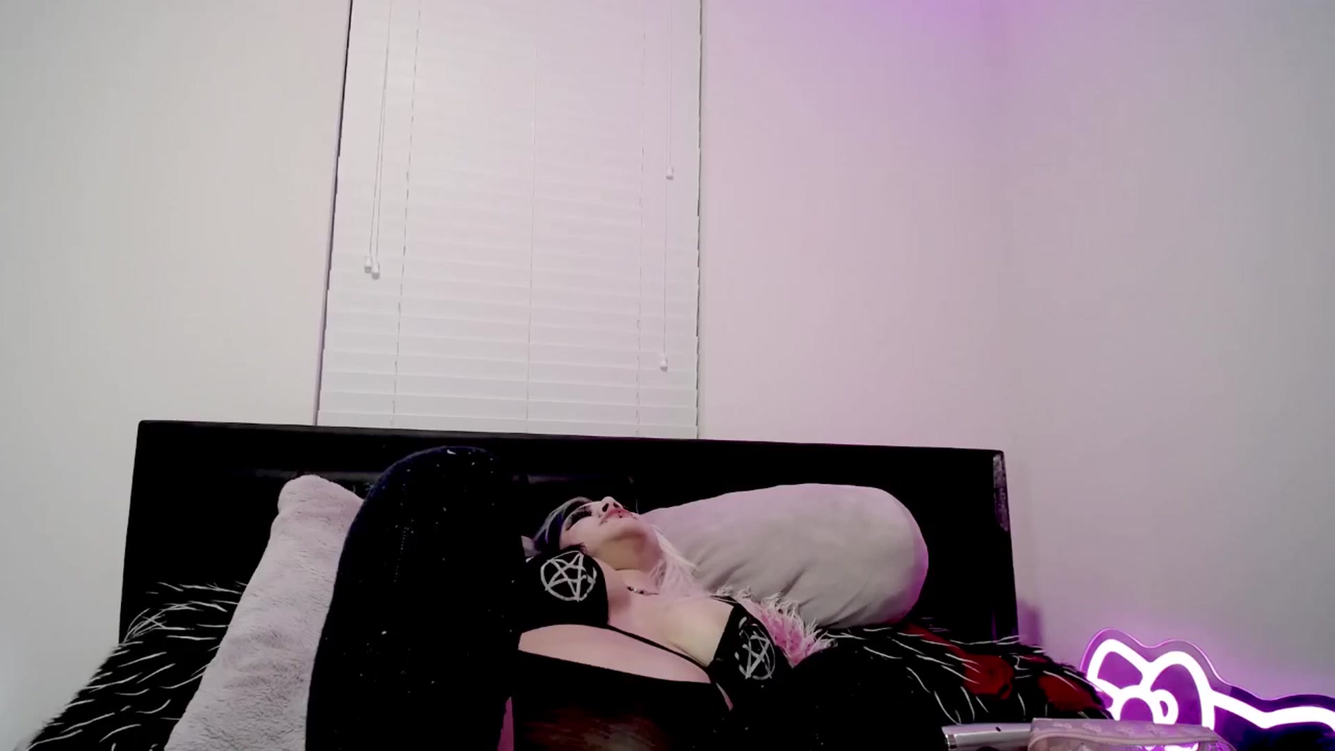 Gallery image thumbnail from DeVille's myfreecams stream on, 11/04/2025, 11:13 image 10 of 20