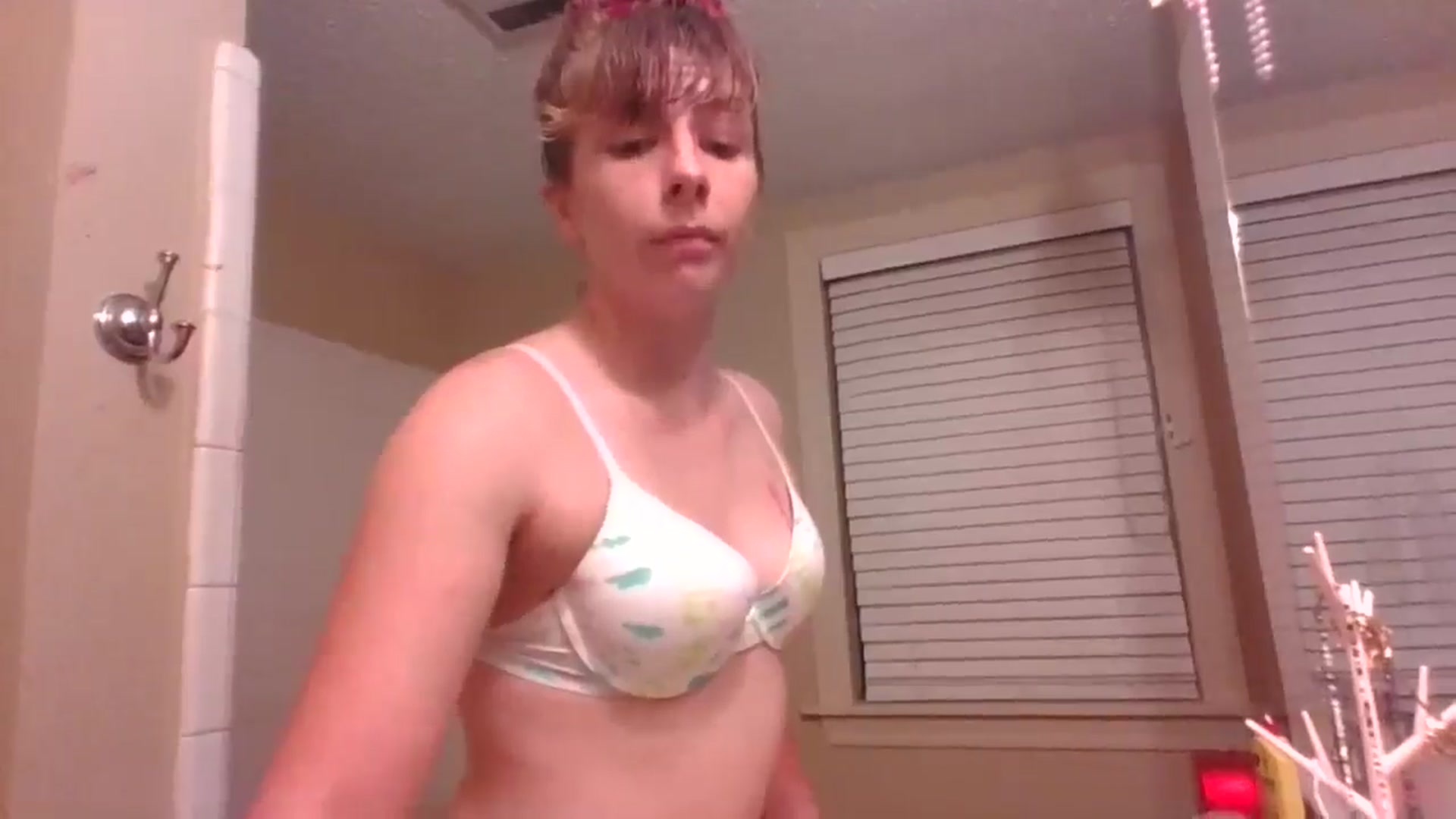 Gallery image thumbnail from Deadthroat's myfreecams stream on, 07/09/2025, 10:22 image 2 of 20