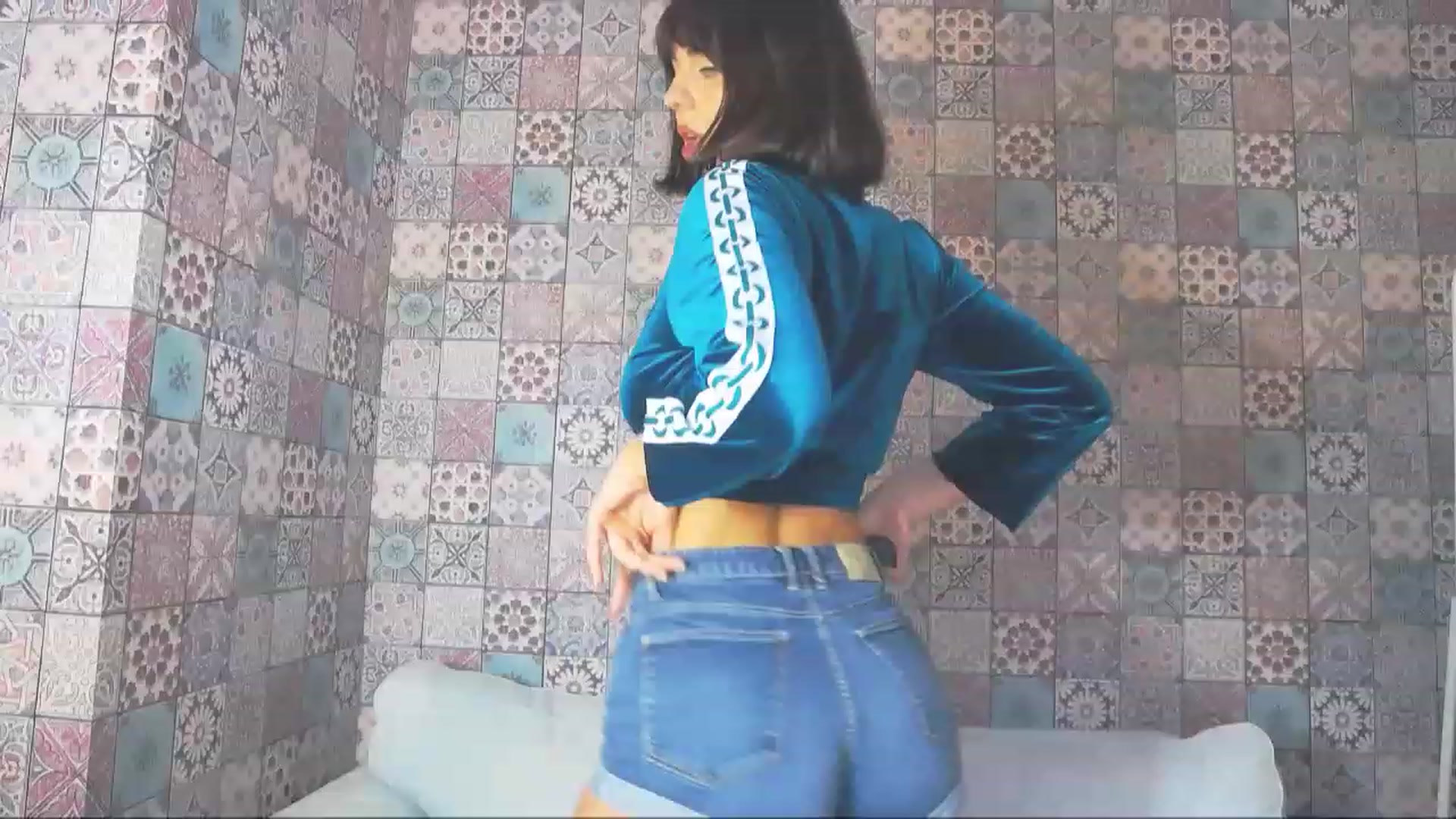 Gallery image thumbnail from DearButterfly's myfreecams stream on, 11/21/2022, 06:58 image 15 of 20