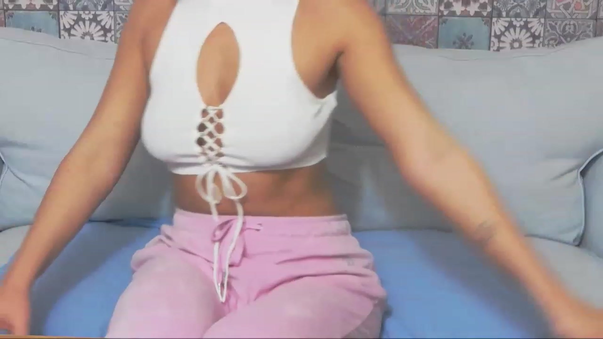 Gallery image thumbnail from DearButterfly's myfreecams stream on, 11/23/2022, 09:00 image 4 of 20