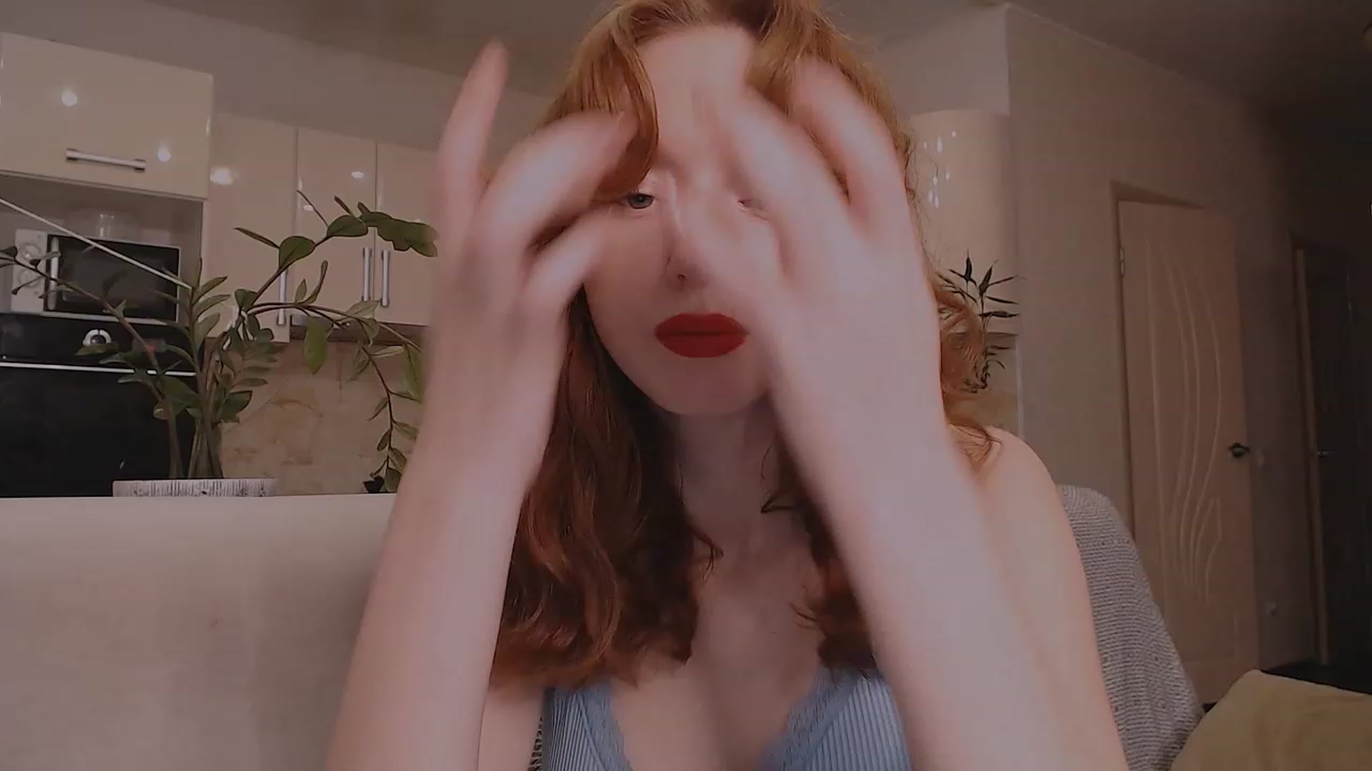 Gallery image thumbnail from DearSylvia's myfreecams stream on, 11/17/2022, 16:41 image 13 of 20