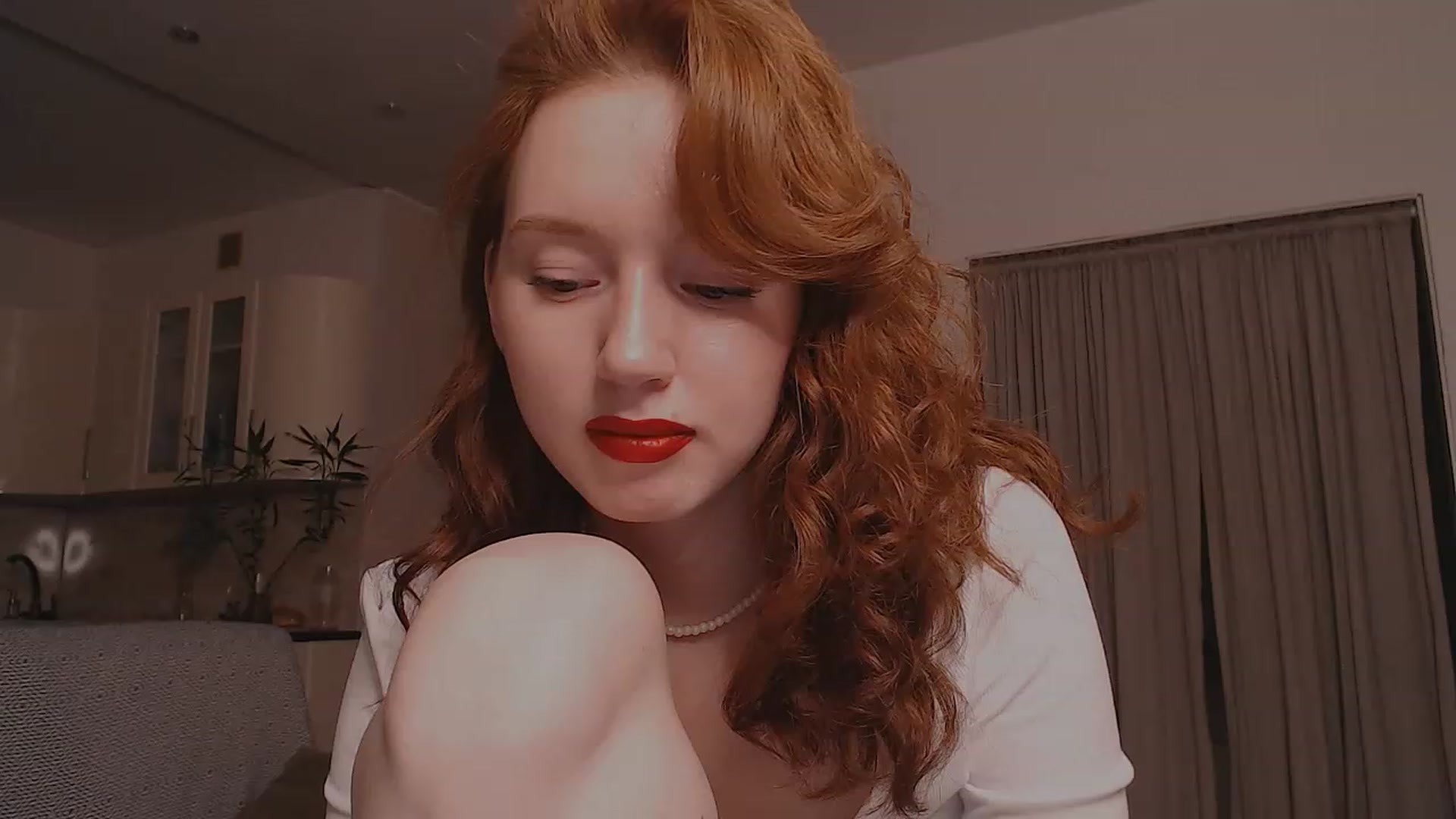 Gallery image thumbnail from DearSylvia's myfreecams stream on, 11/19/2022, 16:49 image 13 of 20