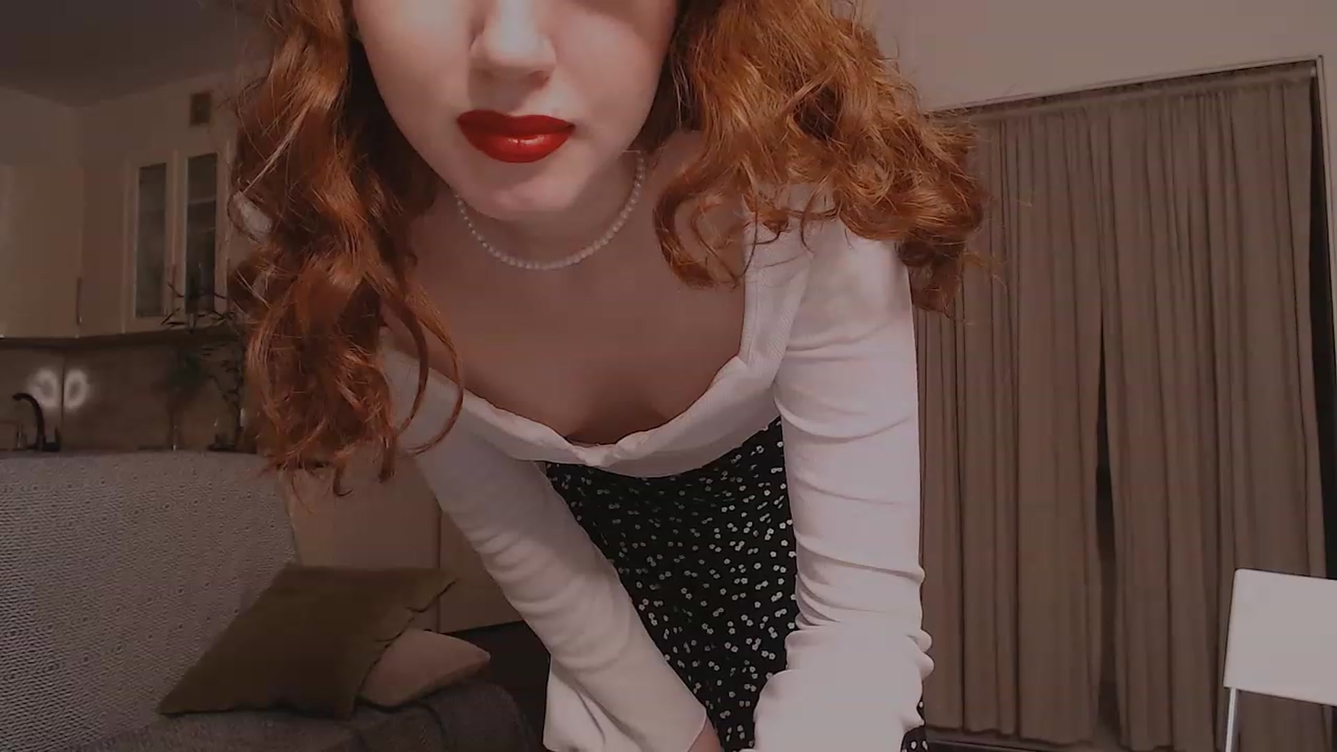 Gallery image thumbnail from DearSylvia's myfreecams stream on, 11/19/2022, 16:49 image 15 of 20