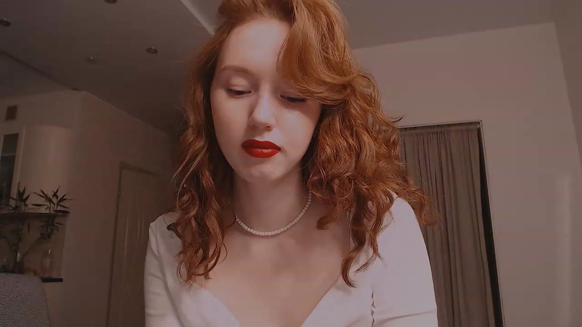 Gallery image thumbnail from DearSylvia's myfreecams stream on, 11/19/2022, 16:49 image 4 of 20