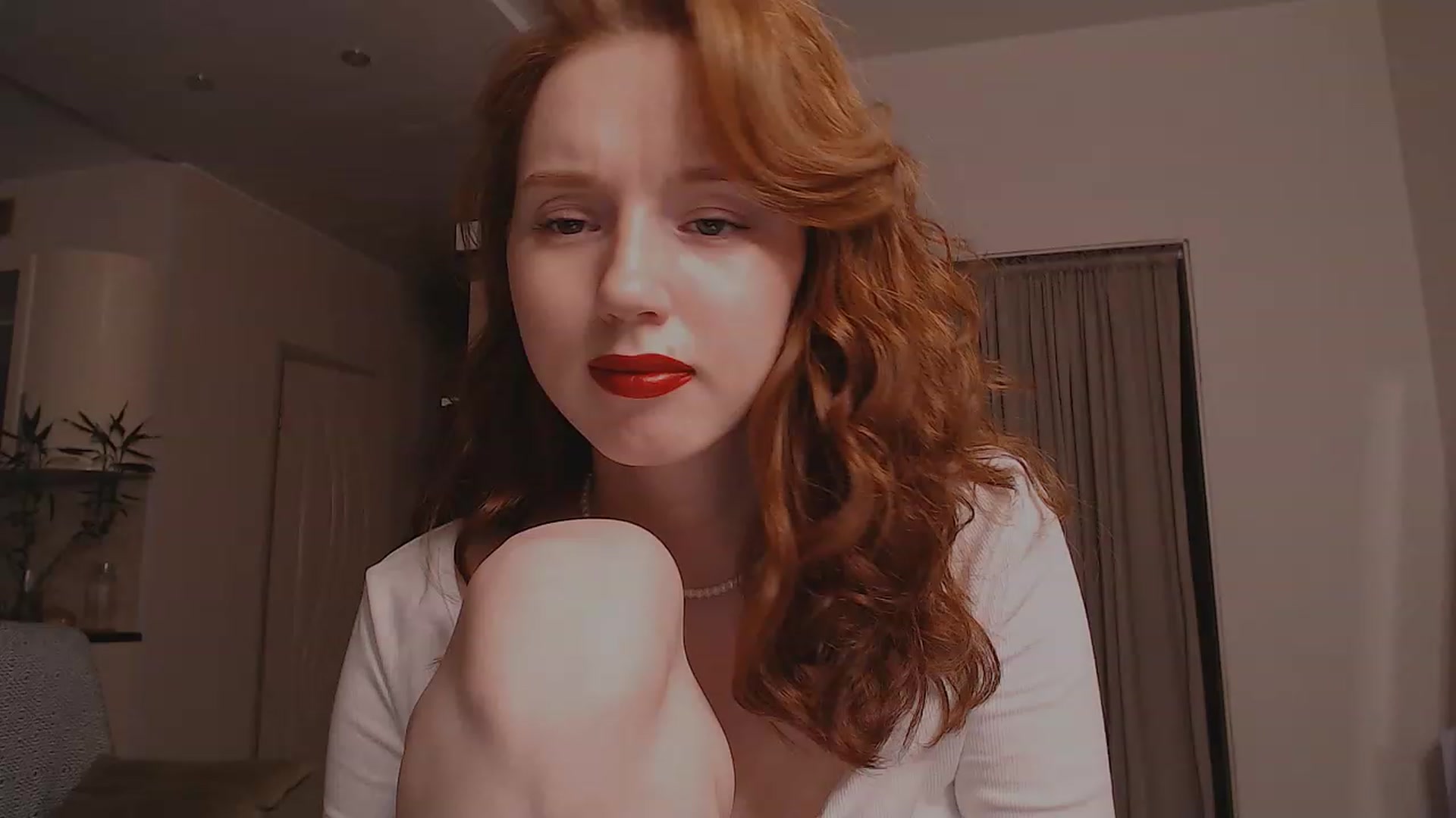 Gallery image thumbnail from DearSylvia's myfreecams stream on, 11/19/2022, 16:49 image 9 of 20