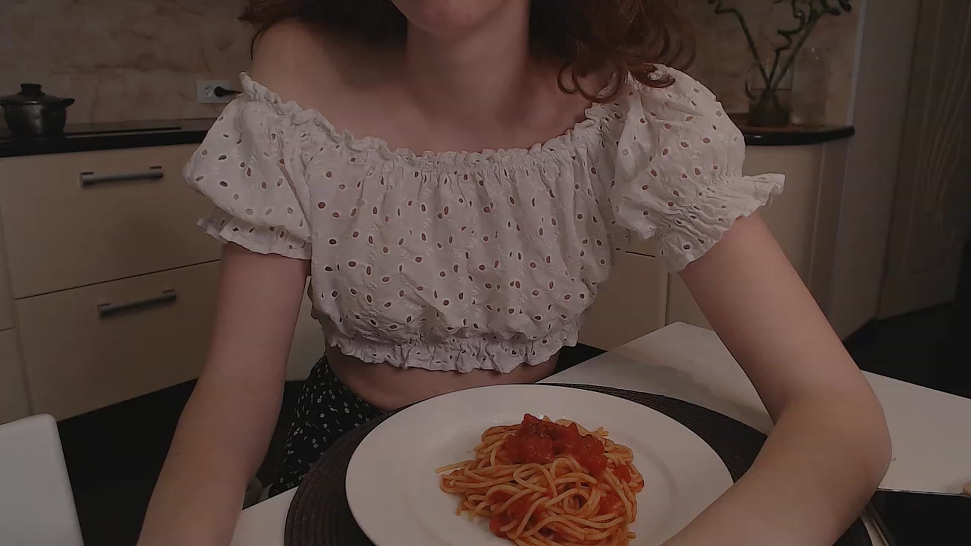 Gallery image thumbnail from DearSylvia's myfreecams stream on, 11/27/2022, 17:40 image 13 of 20