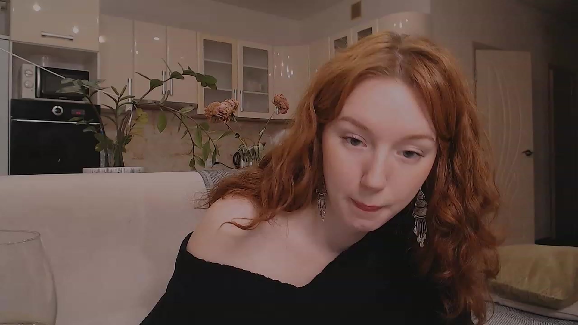Gallery image thumbnail from DearSylvia's myfreecams stream on, 12/04/2022, 15:45 image 19 of 20