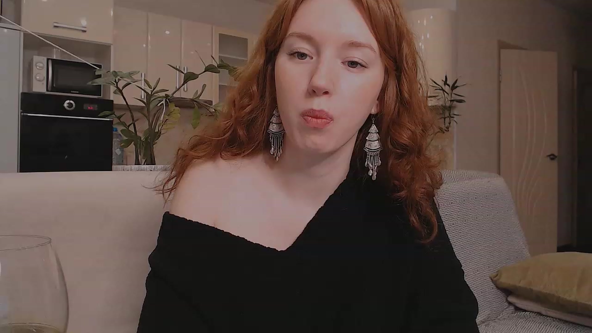 Gallery image thumbnail from DearSylvia's myfreecams stream on, 12/04/2022, 15:45 image 16 of 20