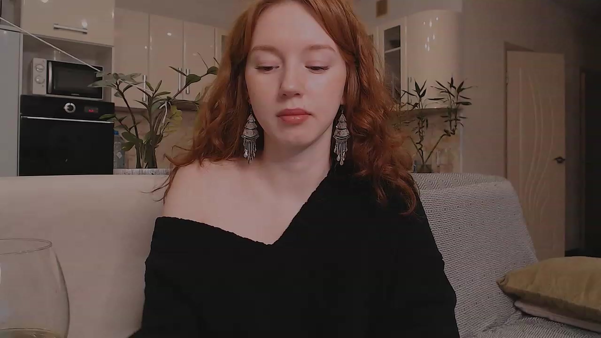 Gallery image thumbnail from DearSylvia's myfreecams stream on, 12/04/2022, 15:45 image 15 of 20
