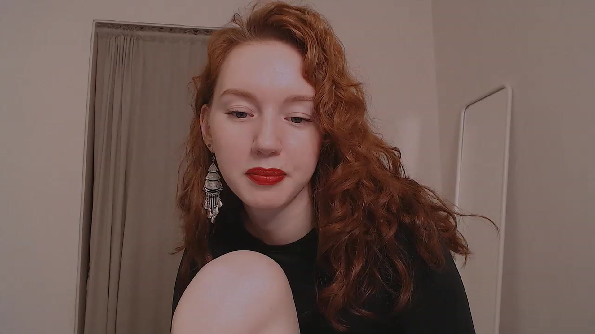 Gallery image thumbnail from DearSylvia's myfreecams stream on, 12/06/2022, 18:30 image 9 of 20