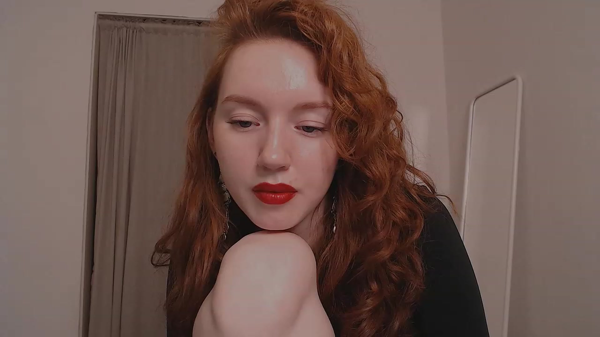 Gallery image thumbnail from DearSylvia's myfreecams stream on, 12/06/2022, 18:30 image 20 of 20