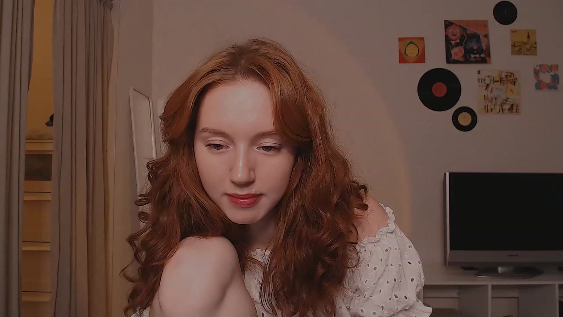 Gallery image thumbnail from DearSylvia's myfreecams stream on, 12/16/2022, 17:59 image 7 of 20
