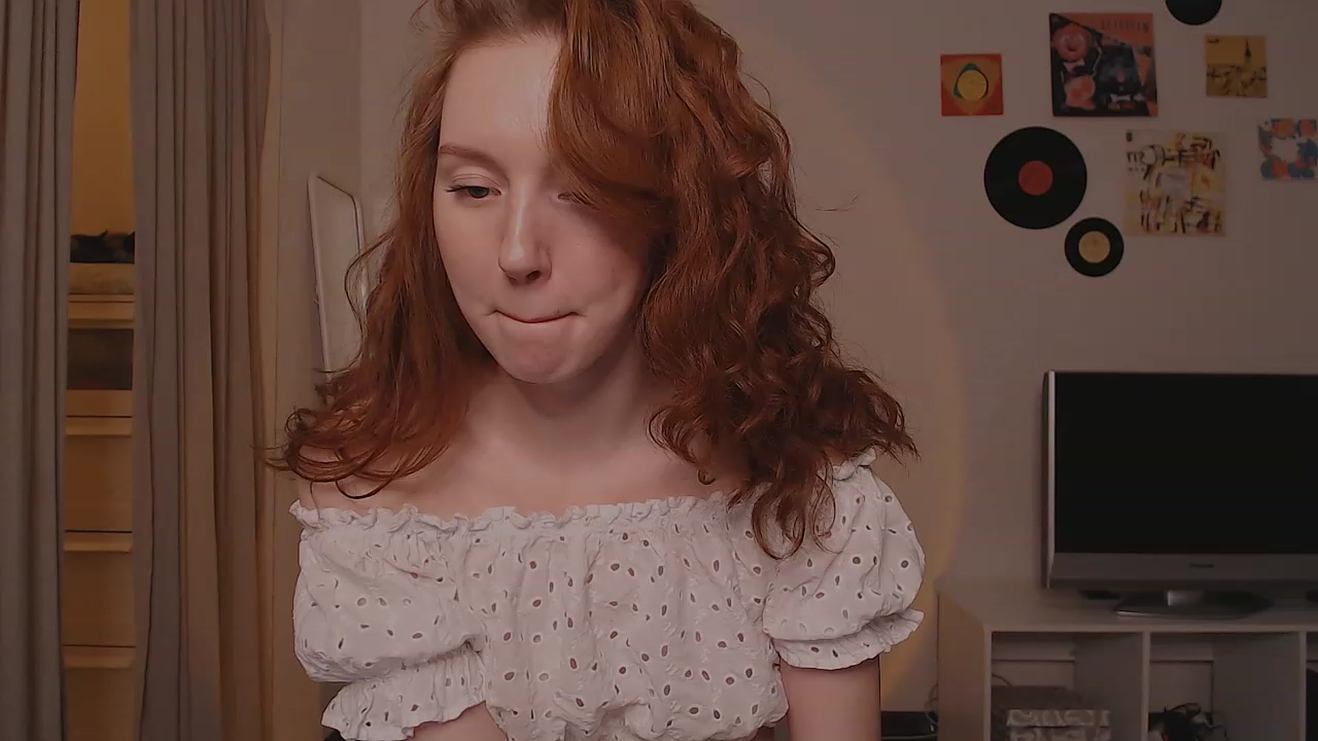 Gallery image thumbnail from DearSylvia's myfreecams stream on, 12/16/2022, 17:59 image 17 of 20