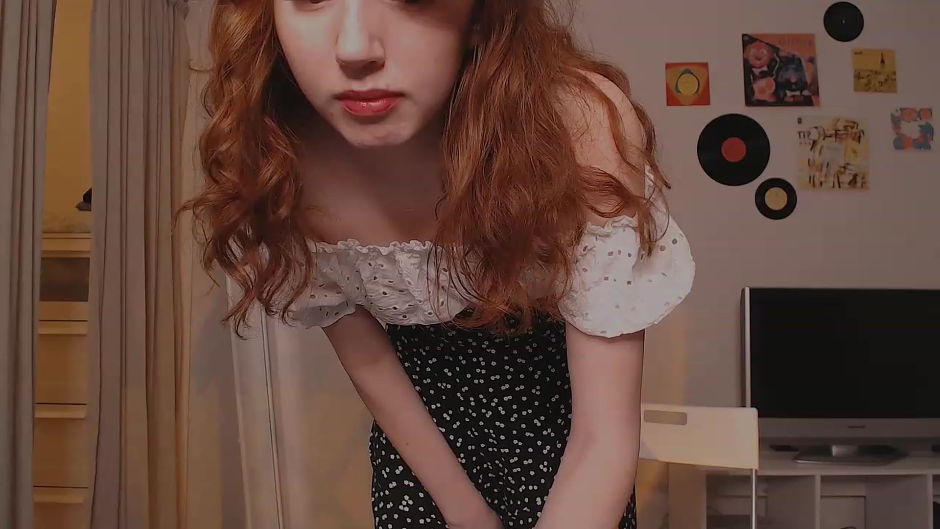 Gallery image thumbnail from DearSylvia's myfreecams stream on, 12/16/2022, 17:59 image 12 of 20