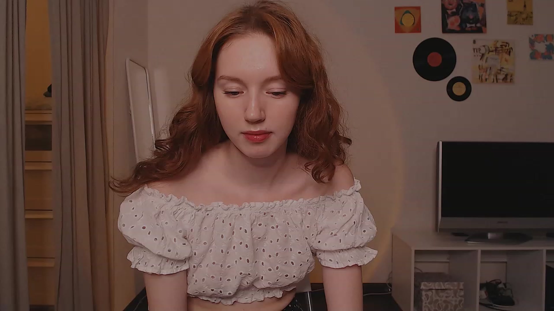 Gallery image thumbnail from DearSylvia's myfreecams stream on, 12/16/2022, 17:59 image 2 of 20