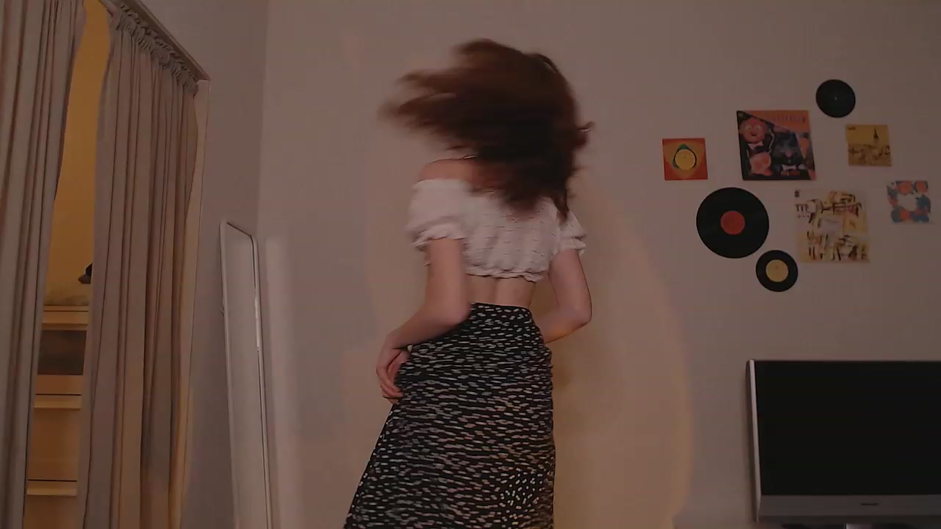 Gallery image thumbnail from DearSylvia's myfreecams stream on, 12/16/2022, 17:59 image 5 of 20