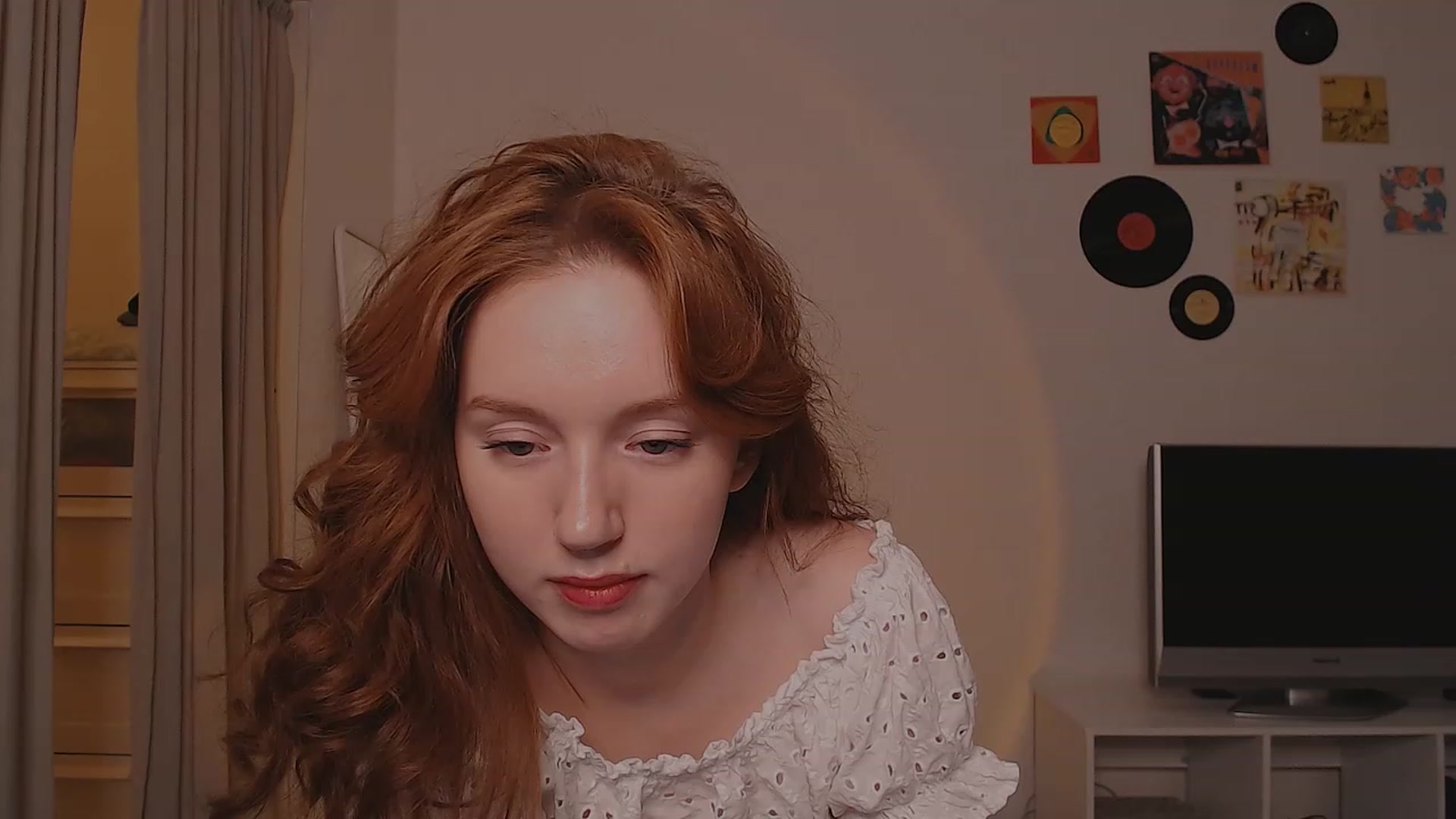 Gallery image thumbnail from DearSylvia's myfreecams stream on, 12/16/2022, 17:59 image 10 of 20