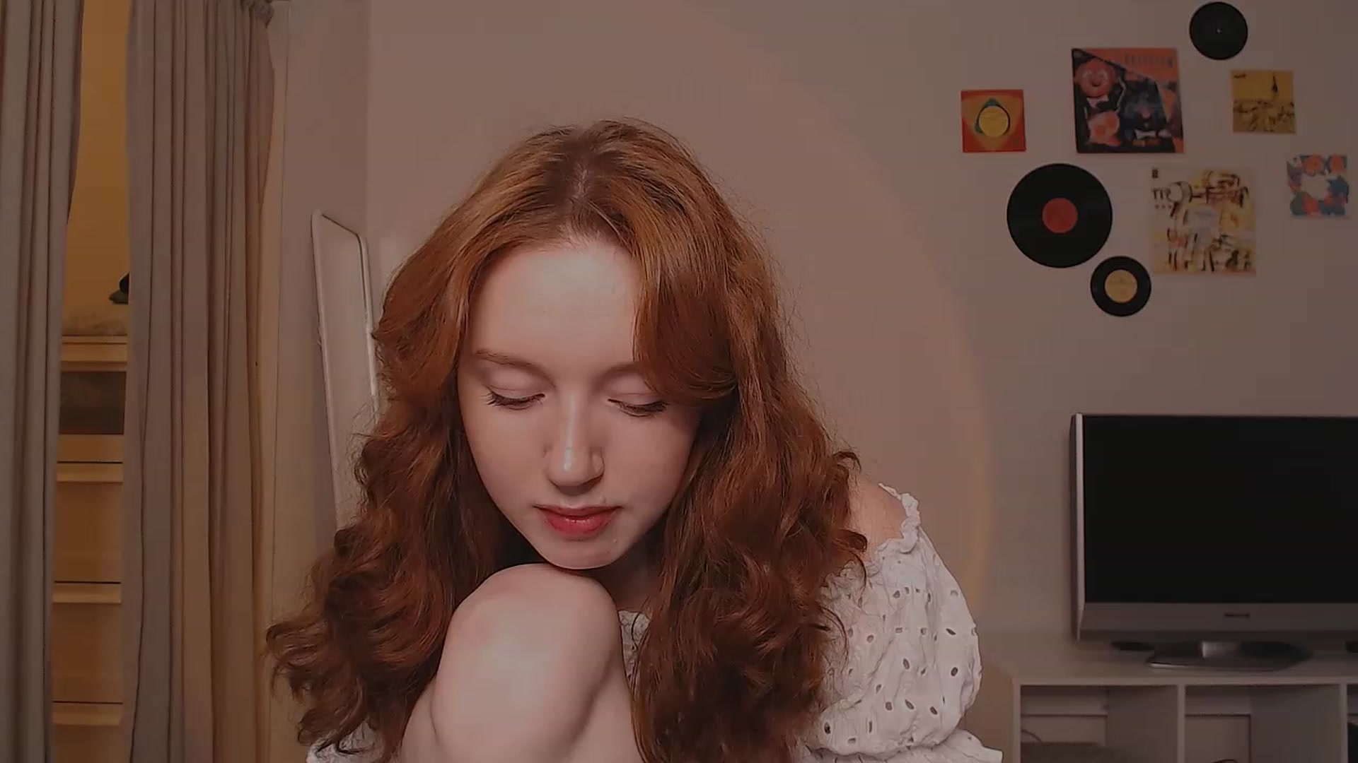 Gallery image thumbnail from DearSylvia's myfreecams stream on, 12/16/2022, 17:59 image 8 of 20
