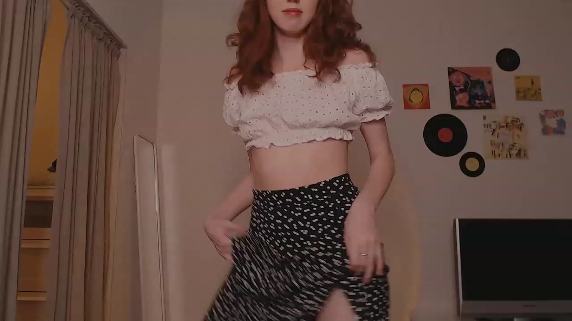 Gallery image thumbnail from DearSylvia's myfreecams stream on, 12/16/2022, 17:59 image 4 of 20