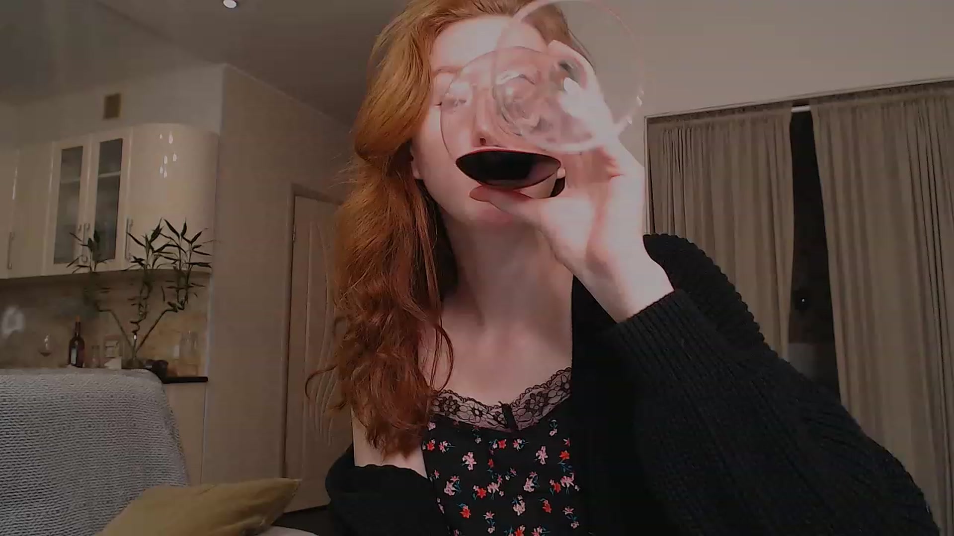 Gallery image thumbnail from DearSylvia's myfreecams stream on, 01/17/2023, 17:16 image 10 of 20
