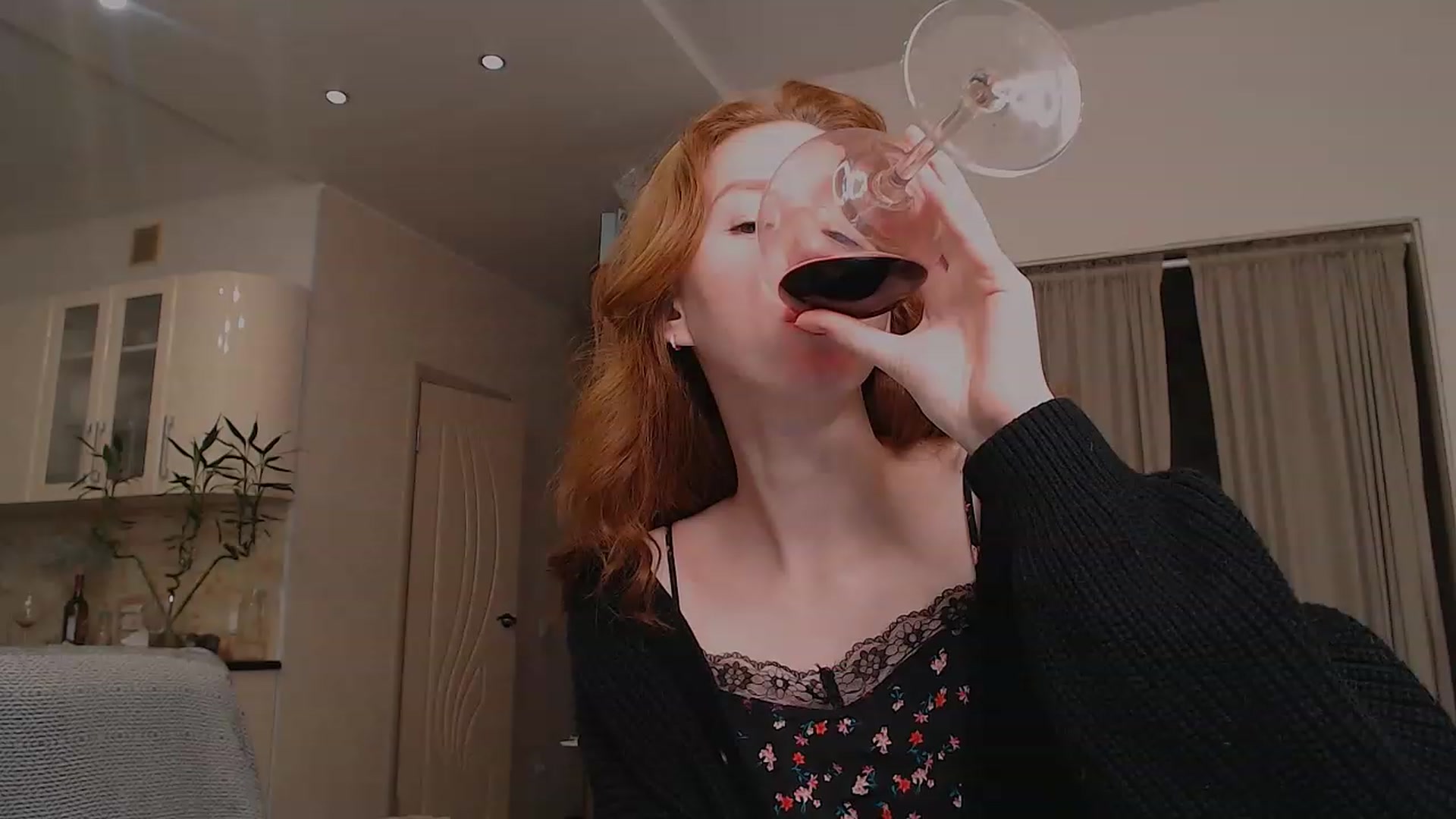 Gallery image thumbnail from DearSylvia's myfreecams stream on, 01/17/2023, 17:16 image 7 of 20
