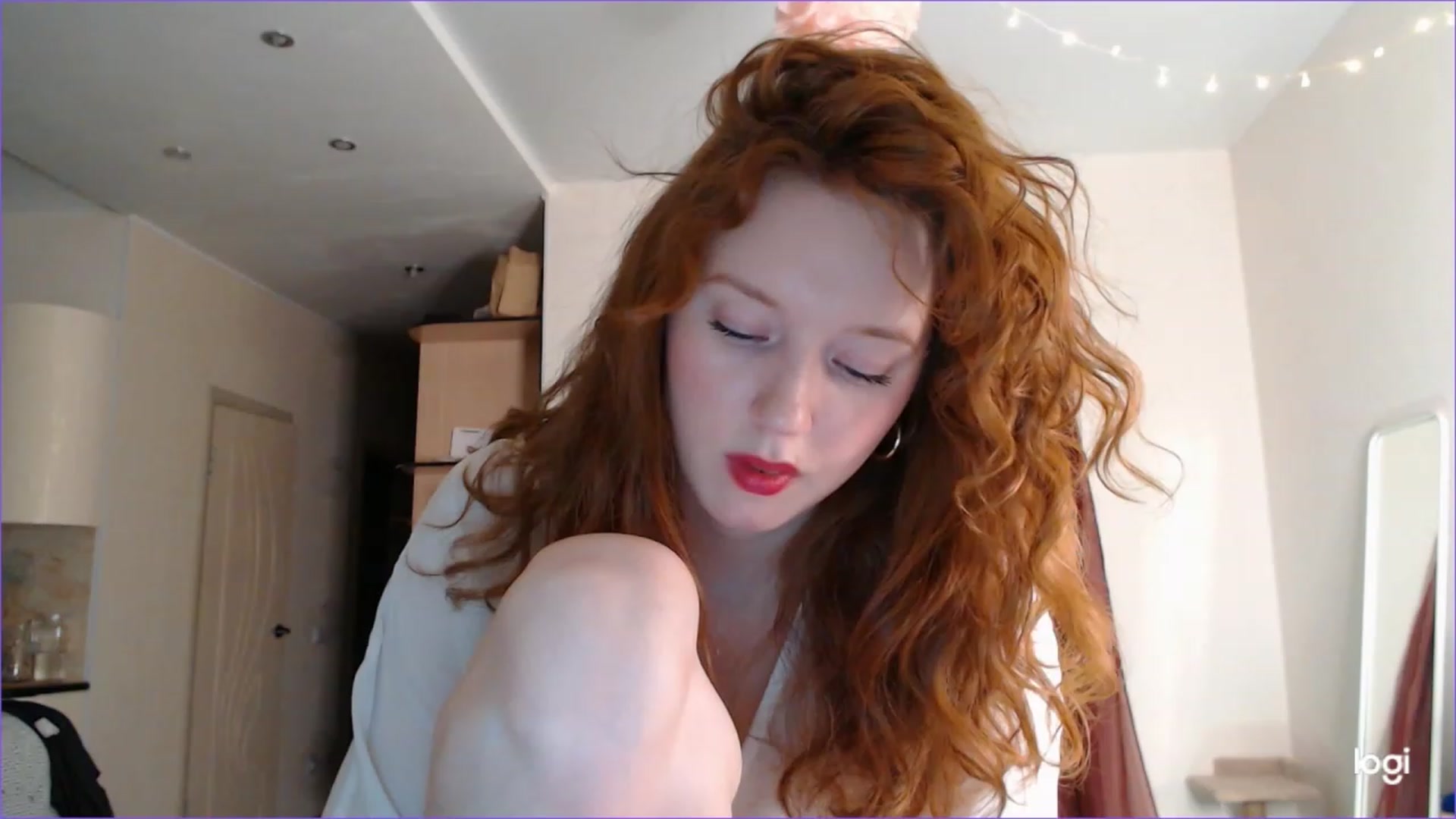 Gallery image thumbnail from DearSylvia's myfreecams stream on, 10/21/2023, 17:21 image 17 of 20