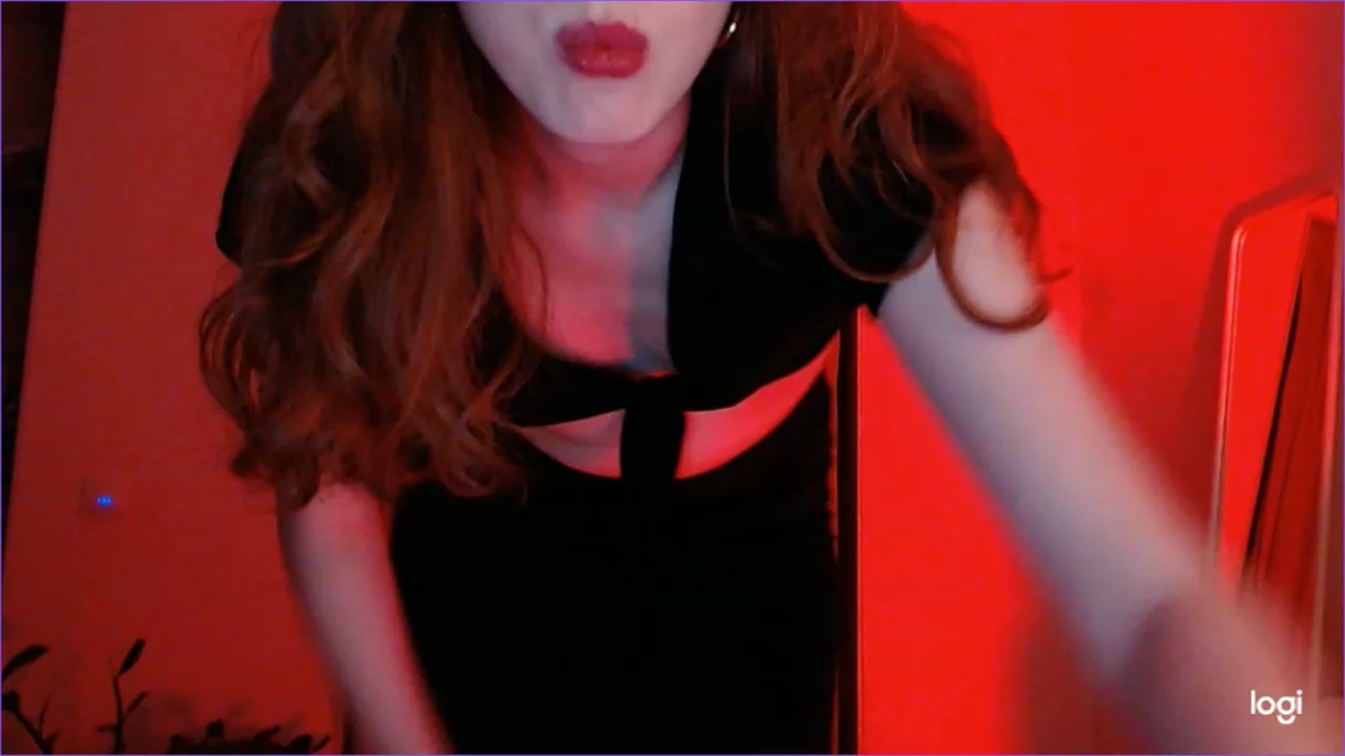 Gallery image thumbnail from DearSylvia's myfreecams stream on, 11/04/2023, 17:37 image 15 of 20