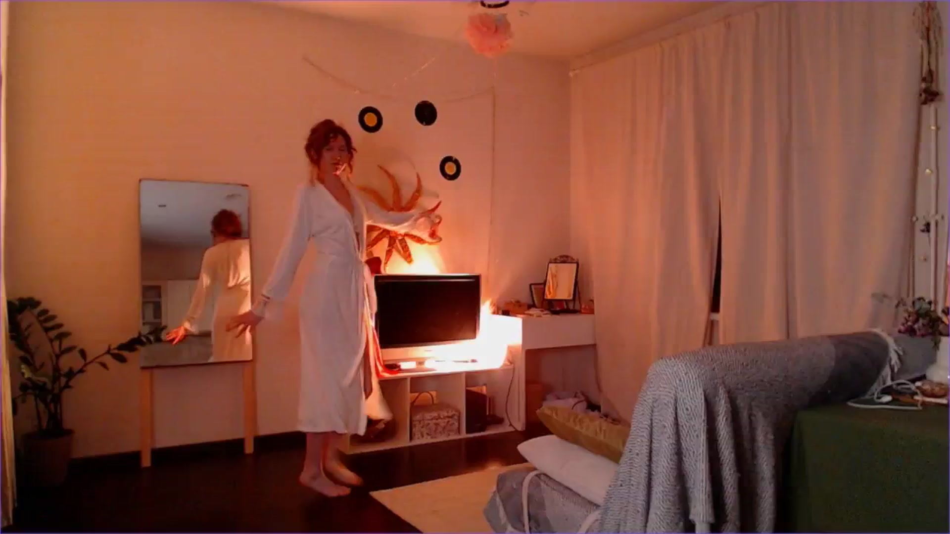 Gallery image thumbnail from DearSylvia's myfreecams stream on, 09/19/2024, 18:23 image 16 of 20