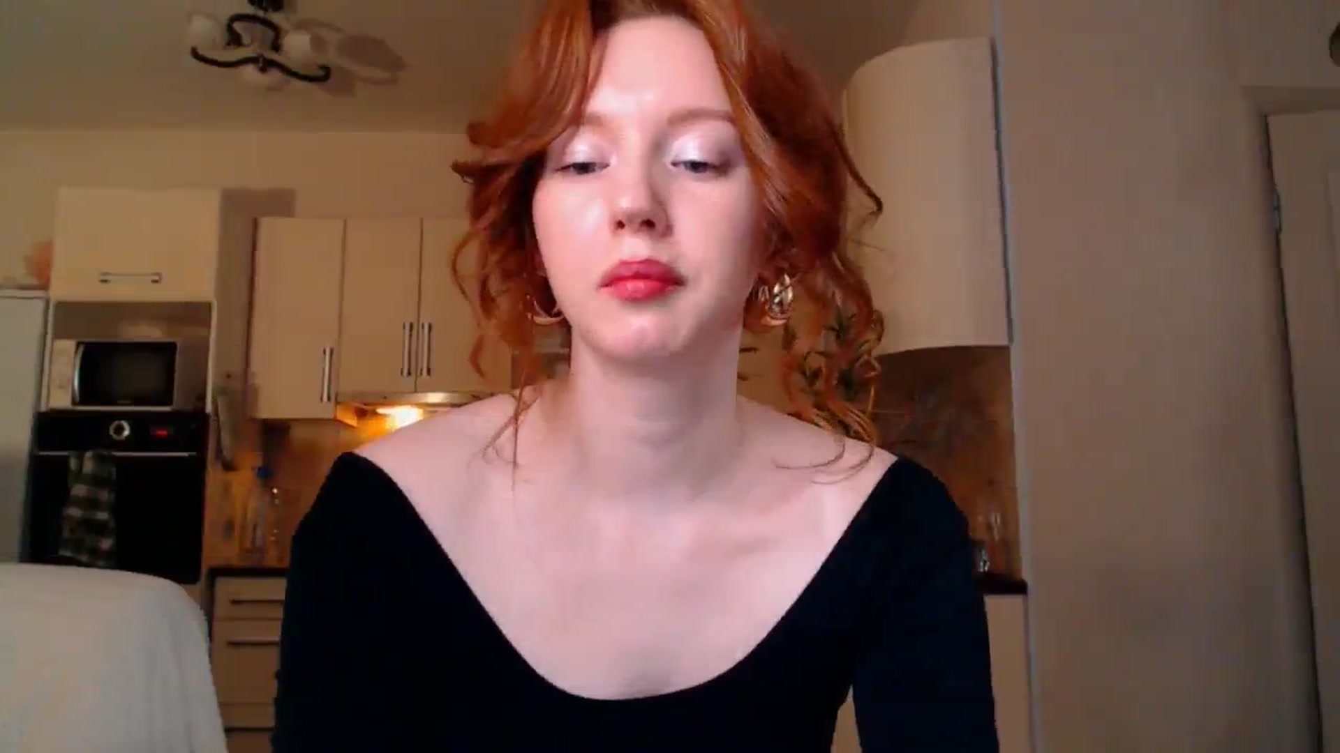 Gallery image thumbnail from DearSylvia's myfreecams stream on, 12/25/2024, 20:07 image 17 of 20