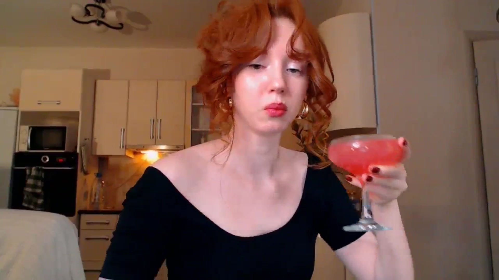 Gallery image thumbnail from DearSylvia's myfreecams stream on, 12/25/2024, 20:07 image 16 of 20