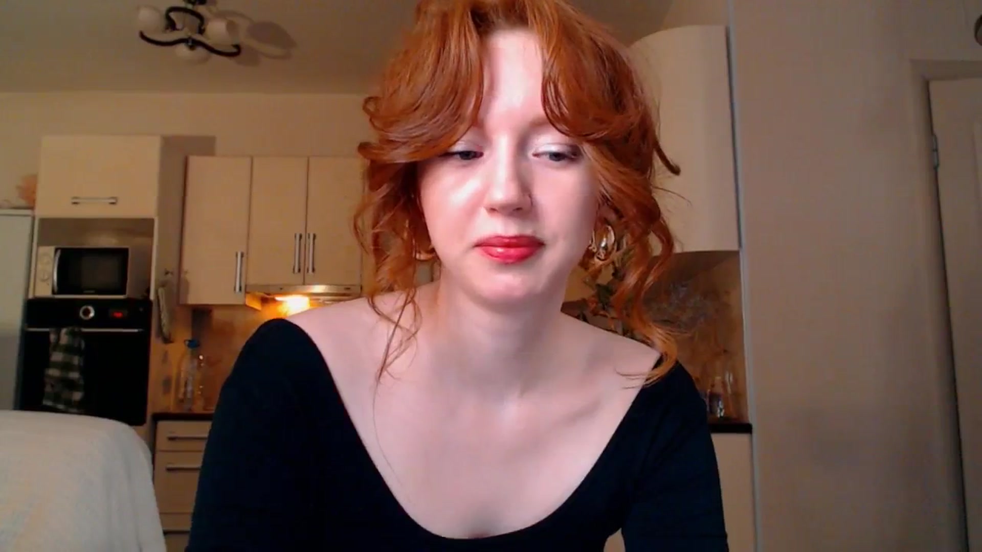 Gallery image thumbnail from DearSylvia's myfreecams stream on, 12/25/2024, 20:07 image 18 of 20