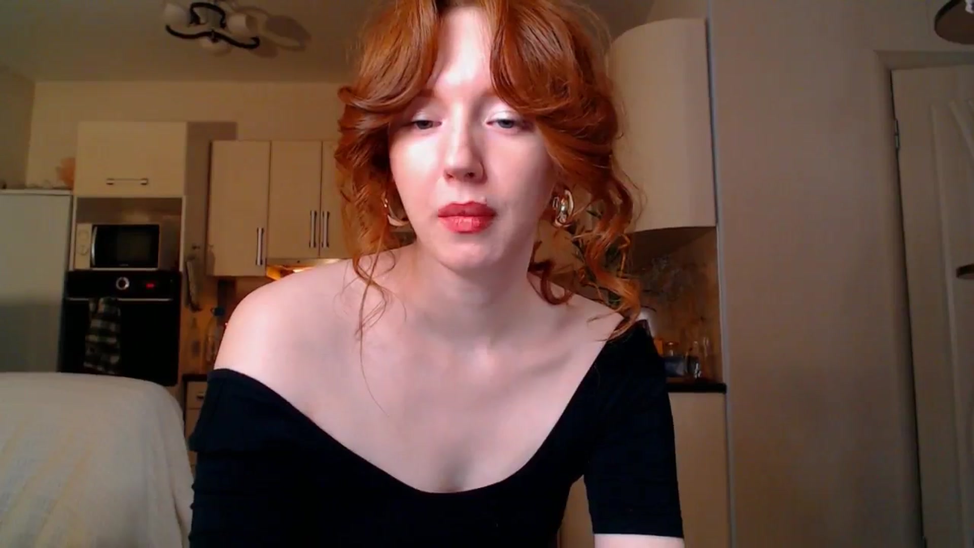 Gallery image thumbnail from DearSylvia's myfreecams stream on, 12/25/2024, 20:07 image 3 of 20