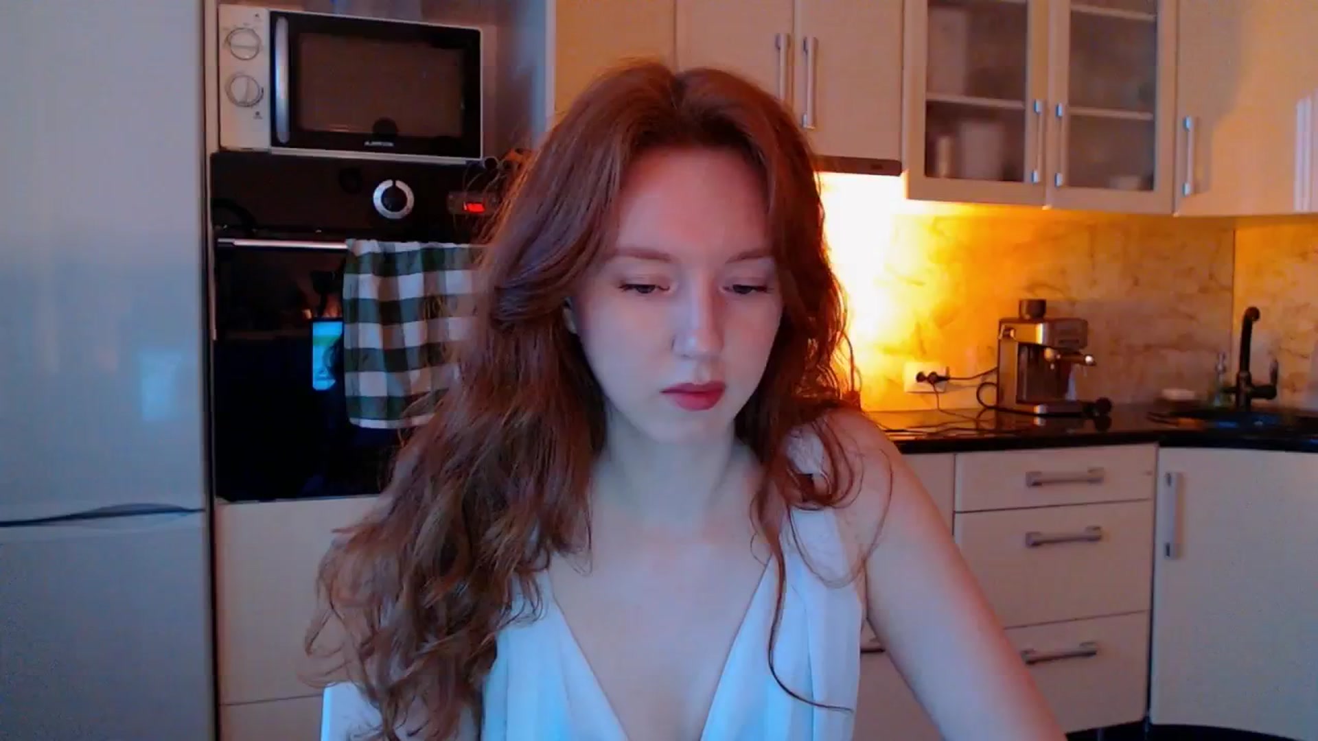 Gallery image thumbnail from DearSylvia's myfreecams stream on, 04/19/2025, 17:45 image 2 of 20