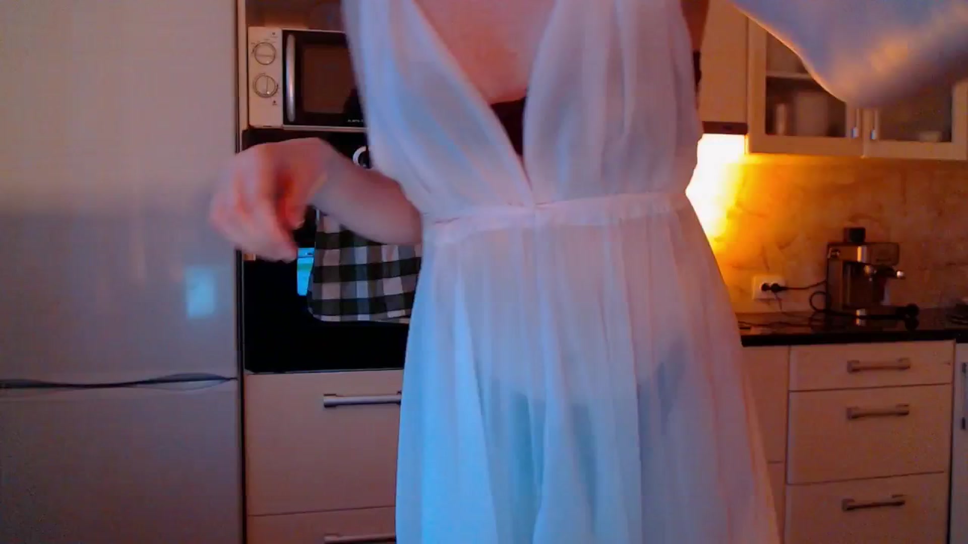Gallery image thumbnail from DearSylvia's myfreecams stream on, 04/19/2025, 17:45 image 8 of 20