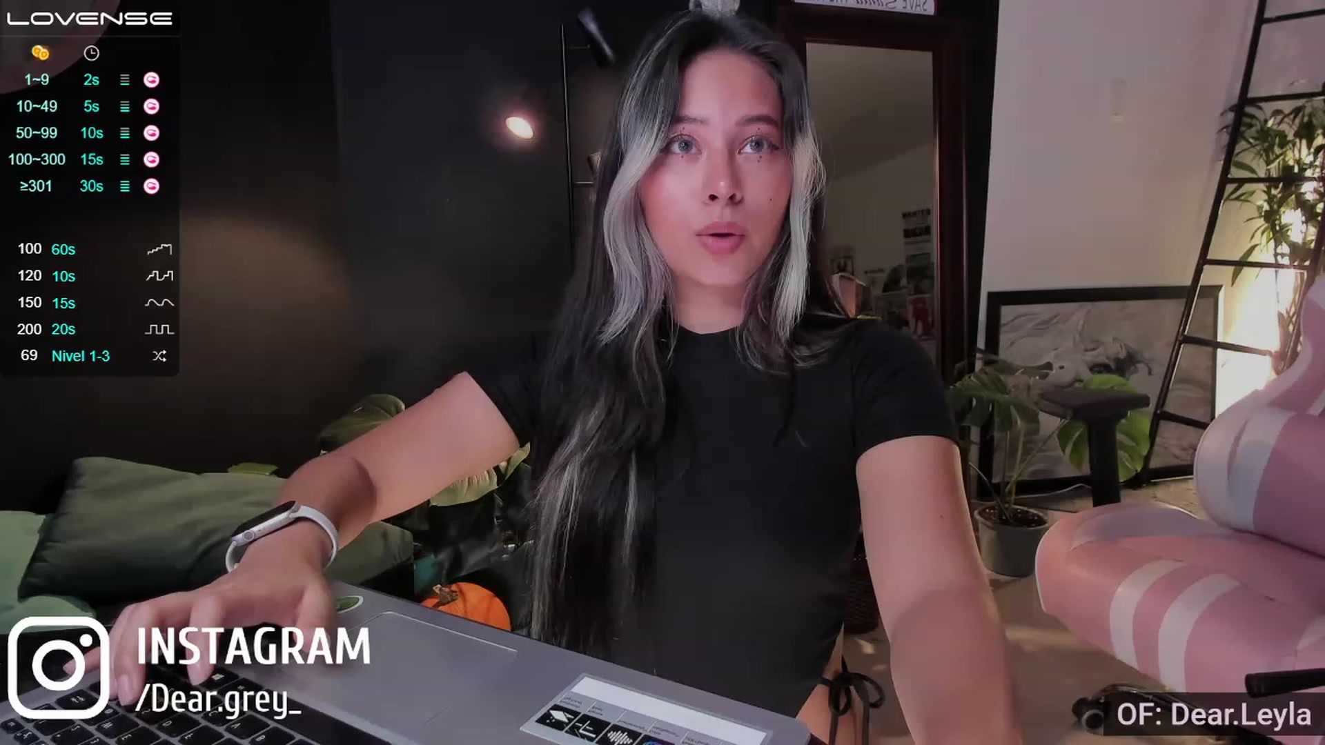 Gallery image thumbnail from Dear_Leyla's myfreecams stream on, 12/01/2022, 02:48 image 2 of 20