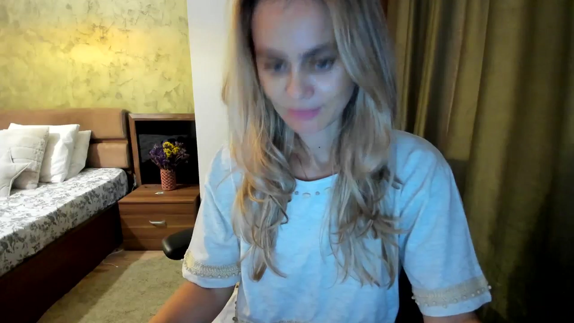 Gallery image thumbnail from DebbyPaige's myfreecams stream on, 09/15/2023, 08:20 image 2 of 20