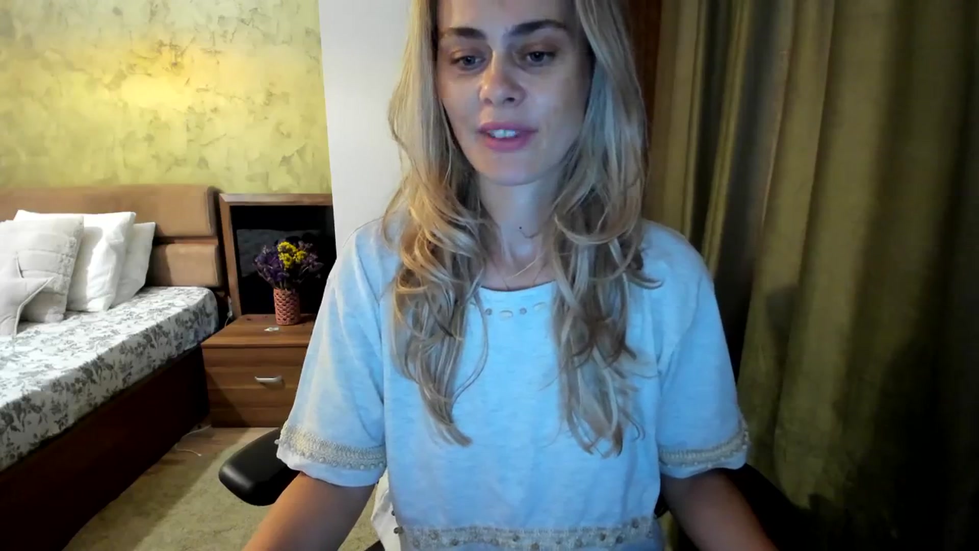 Gallery image thumbnail from DebbyPaige's myfreecams stream on, 09/15/2023, 08:20 image 3 of 20