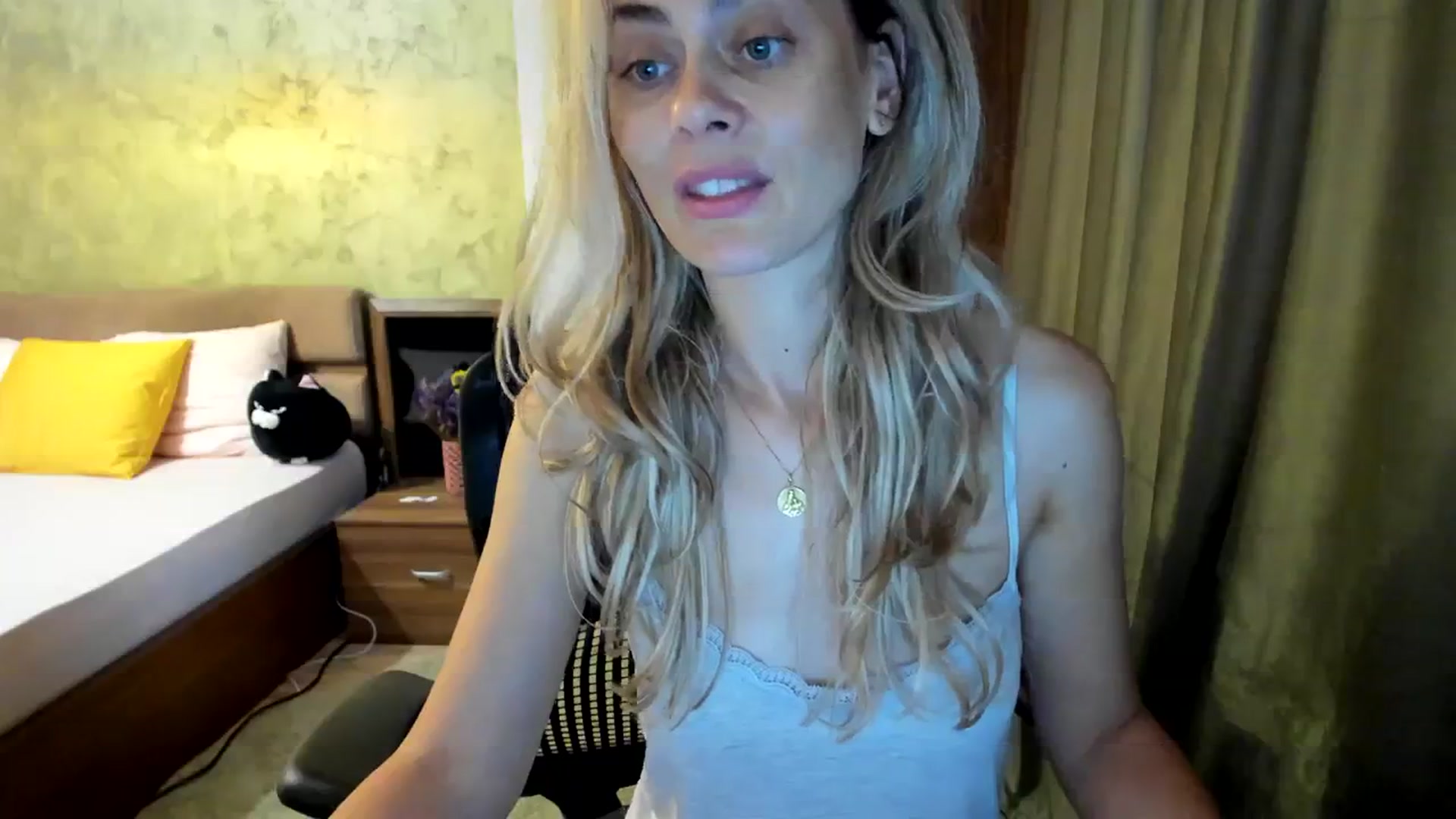 Gallery image thumbnail from DebbyPaige's myfreecams stream on, 09/16/2023, 09:05 image 19 of 20