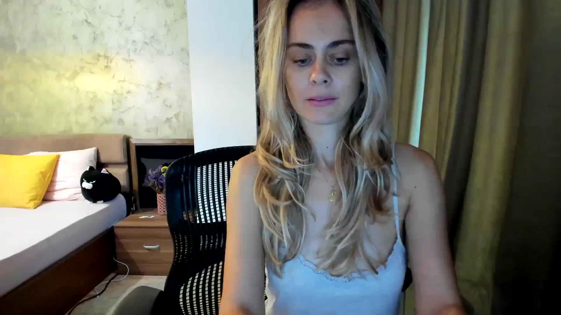 Gallery image thumbnail from DebbyPaige's myfreecams stream on, 09/16/2023, 09:05 image 7 of 20