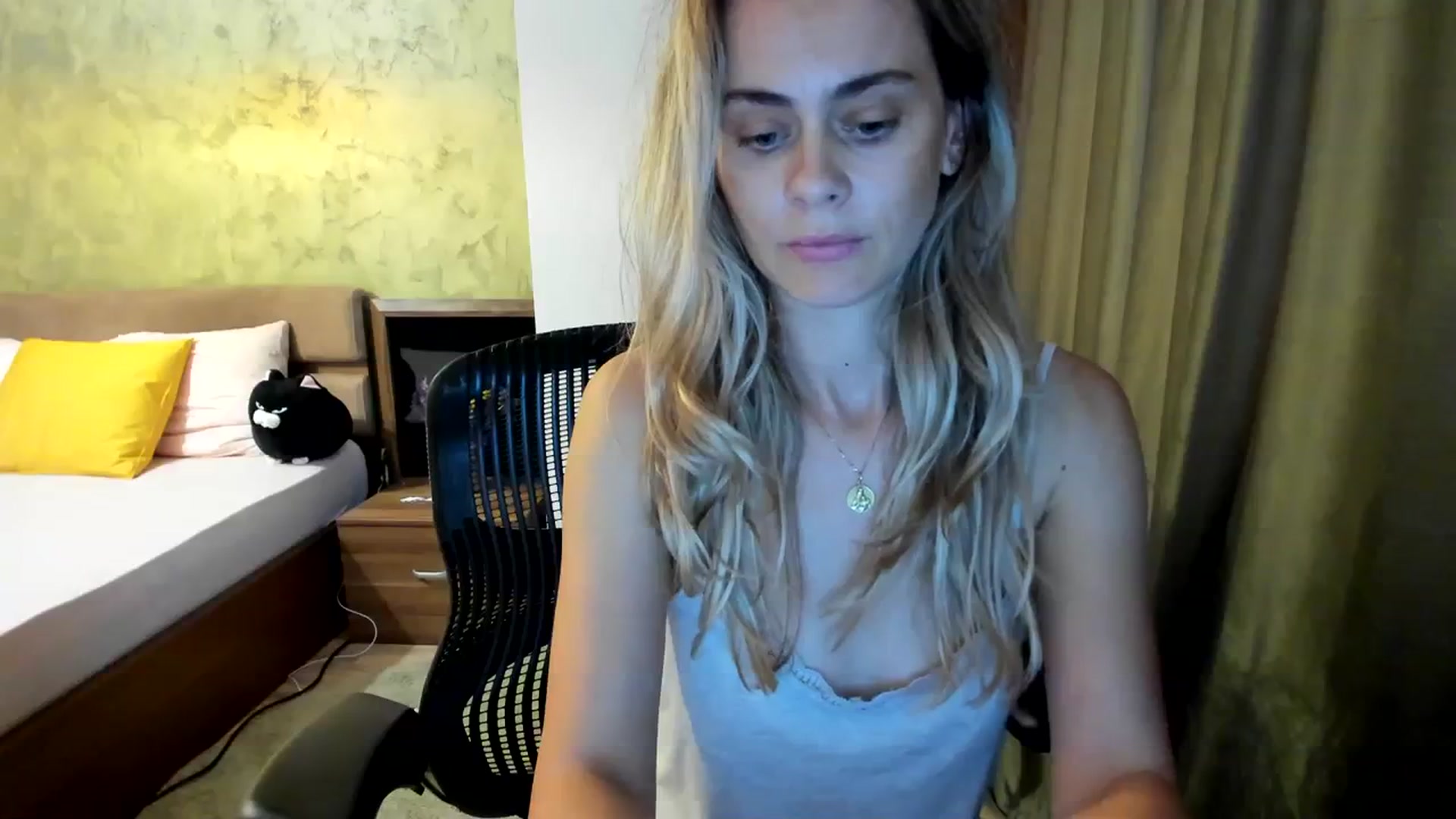 Gallery image thumbnail from DebbyPaige's myfreecams stream on, 09/16/2023, 09:05 image 16 of 20