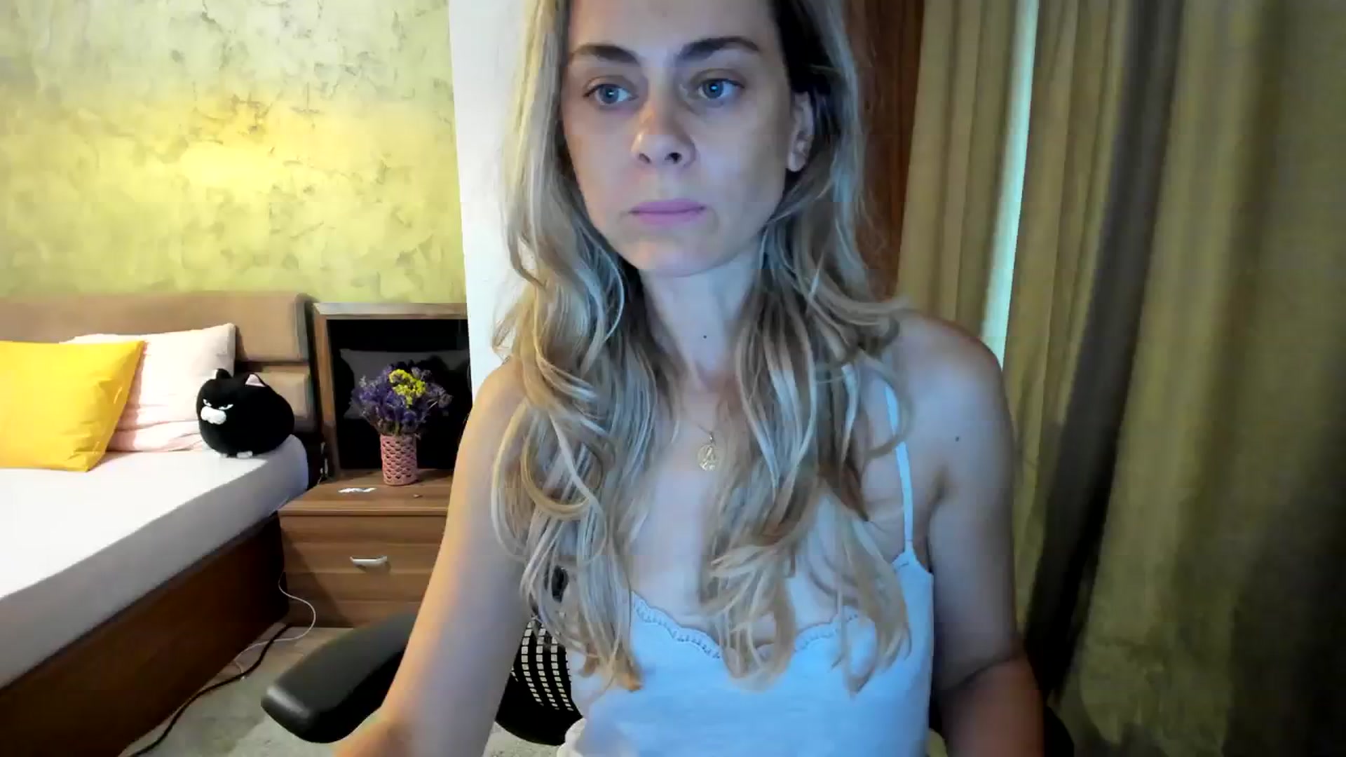 Gallery image thumbnail from DebbyPaige's myfreecams stream on, 09/16/2023, 09:05 image 2 of 20